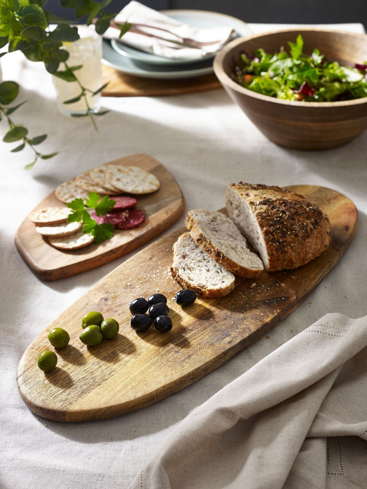 Zaya Mango Wood Medium Serving Board (British brand)