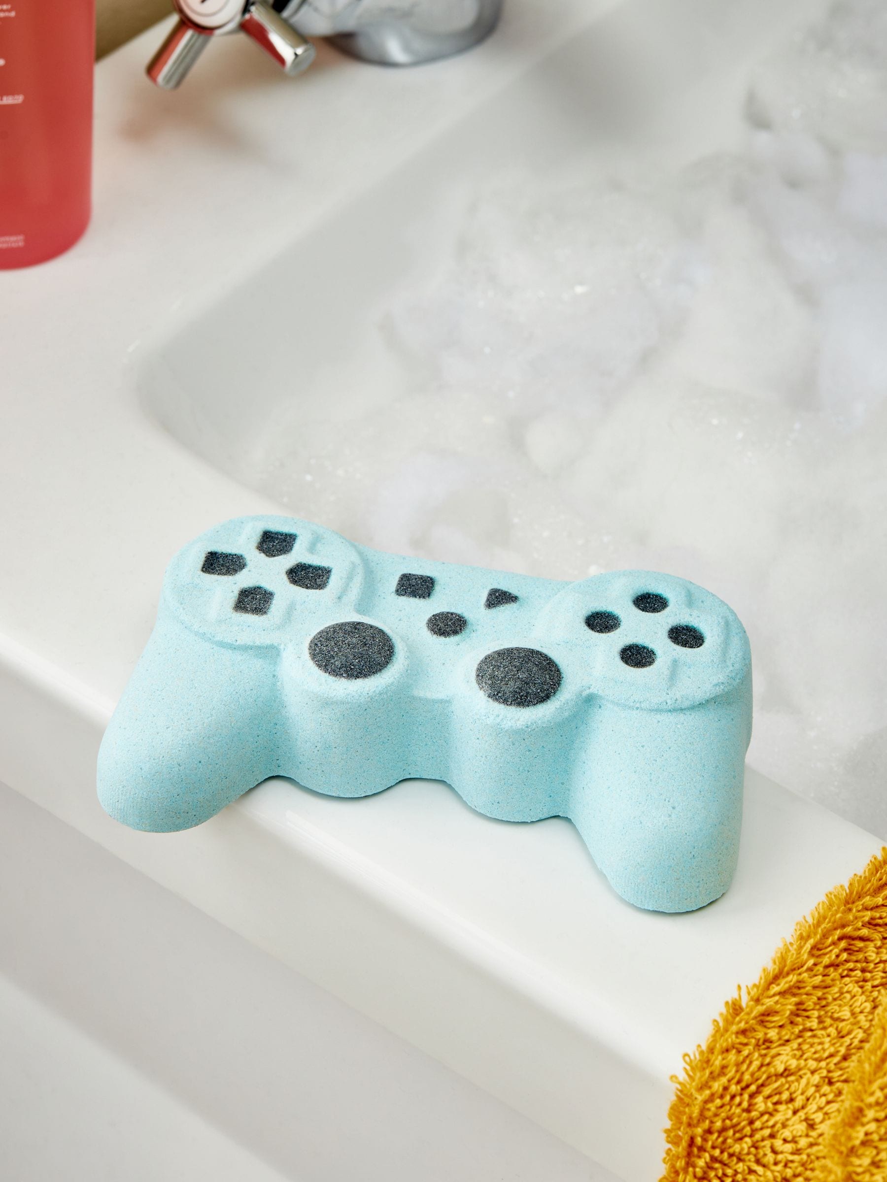 Video game controller shaped kids bath fizzer with white grapefruit scent, UK version
