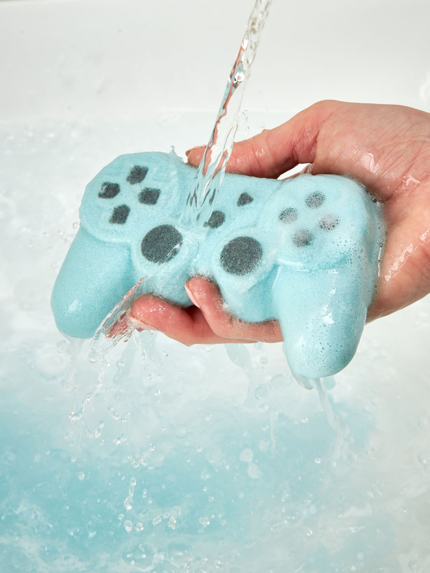 Video game controller shaped kids bath fizzer with white grapefruit scent, UK version