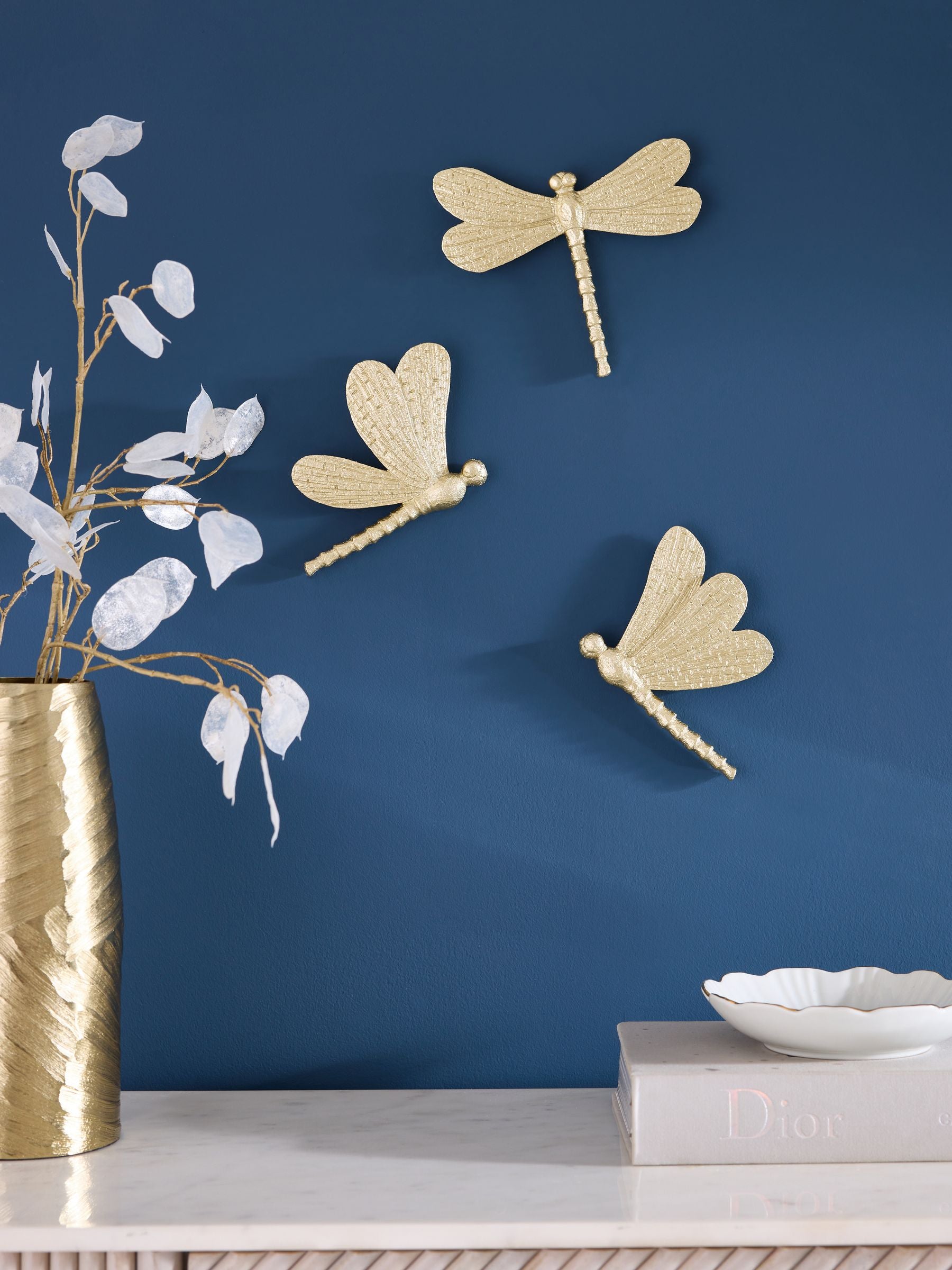 Gold set of 3 dragonflies wall plaque 15.5cm x 18cm x 3cm, UK version