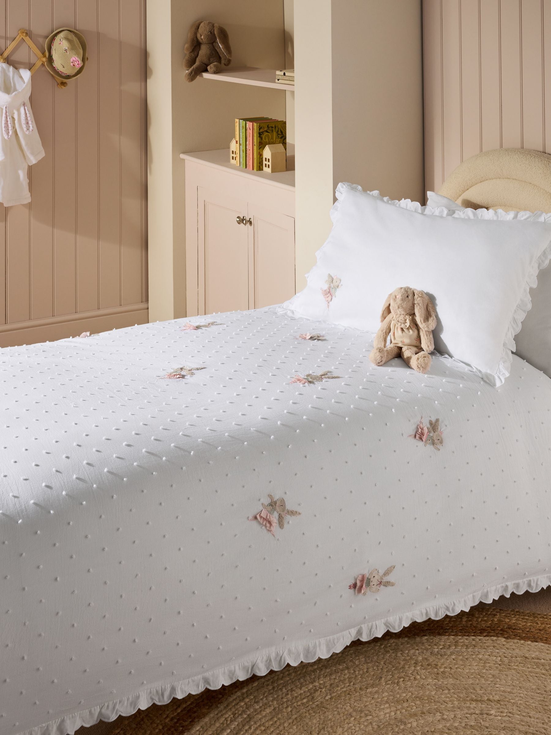 White embroidered bunny ballerinas duvet cover and pillowcase set (British brand)