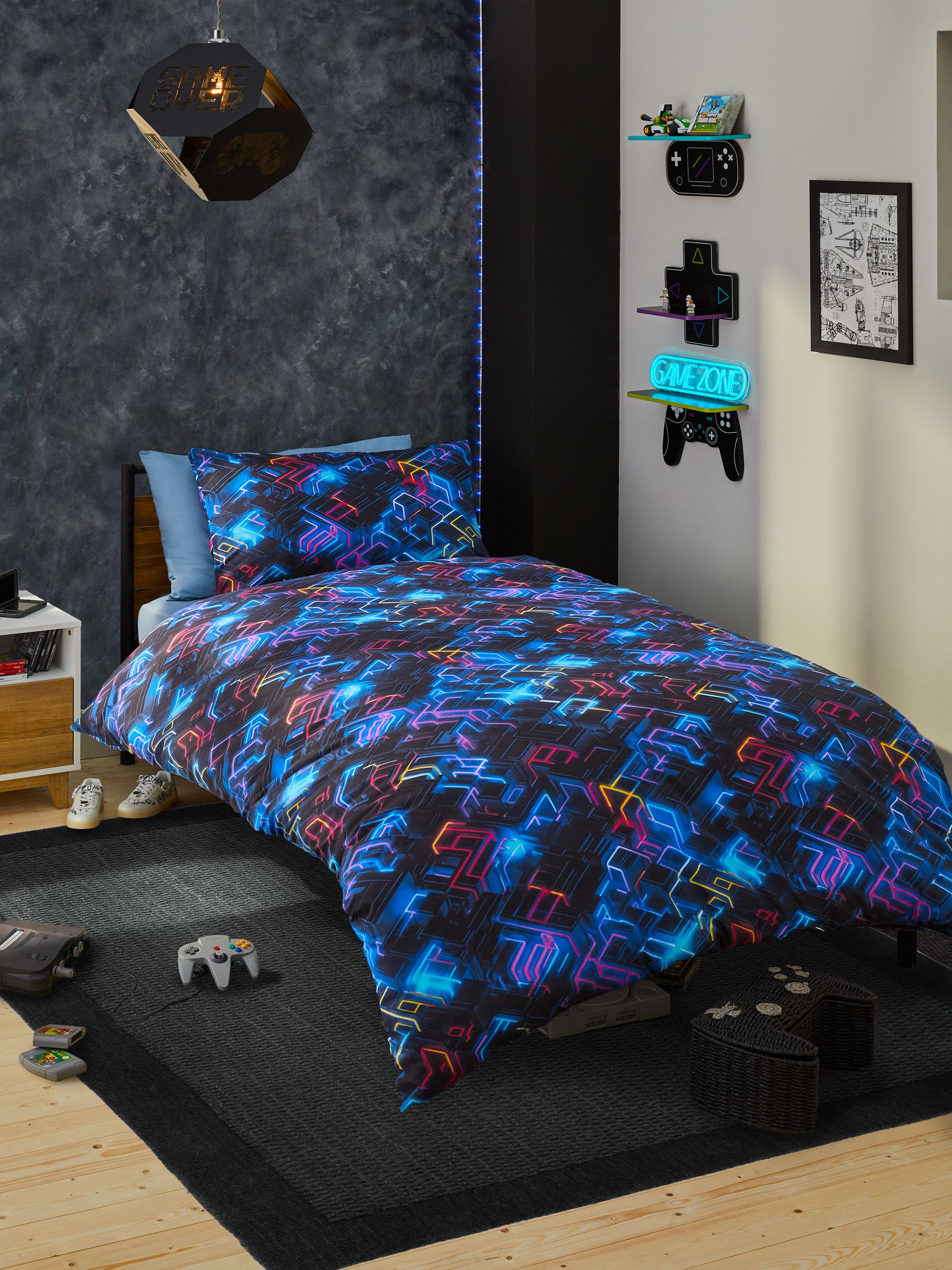Glow in the dark gamer duvet cover and pillowcase set, UK version