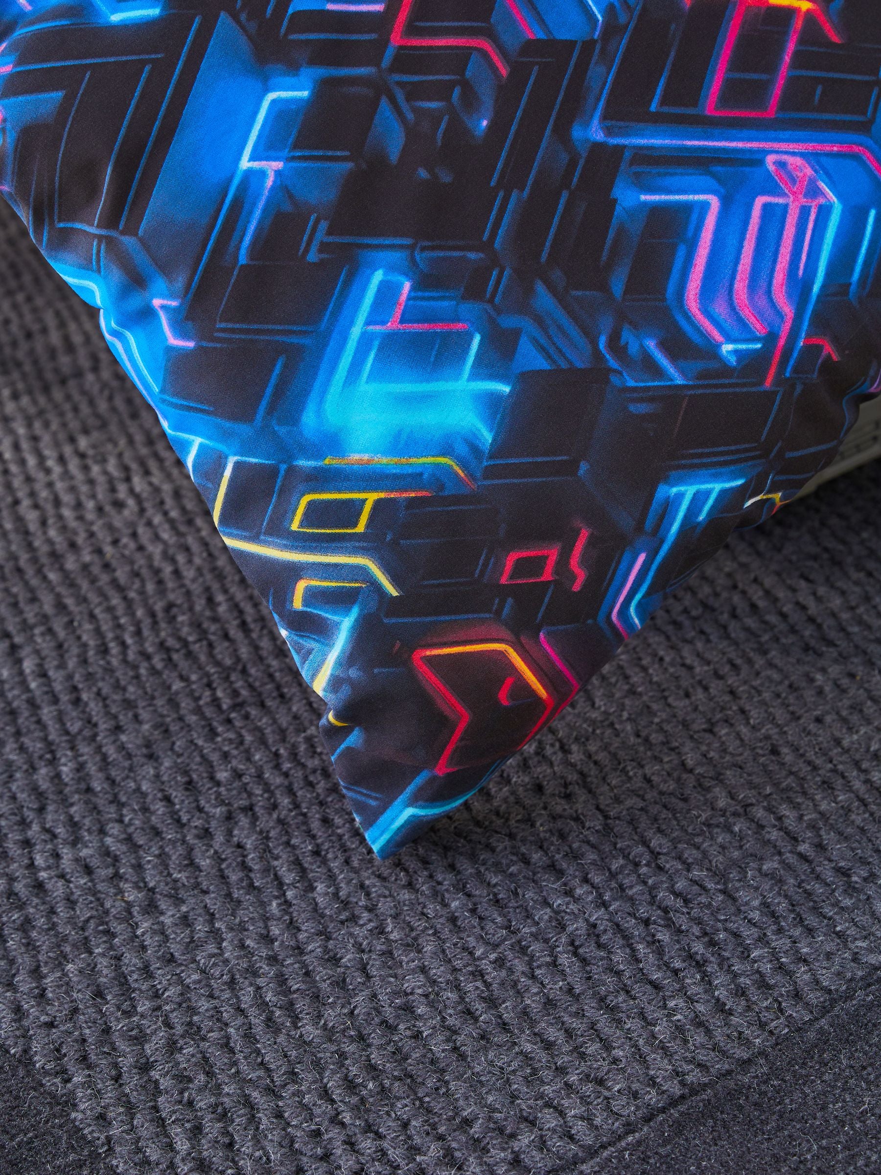Glow in the dark gamer duvet cover and pillowcase set, UK version