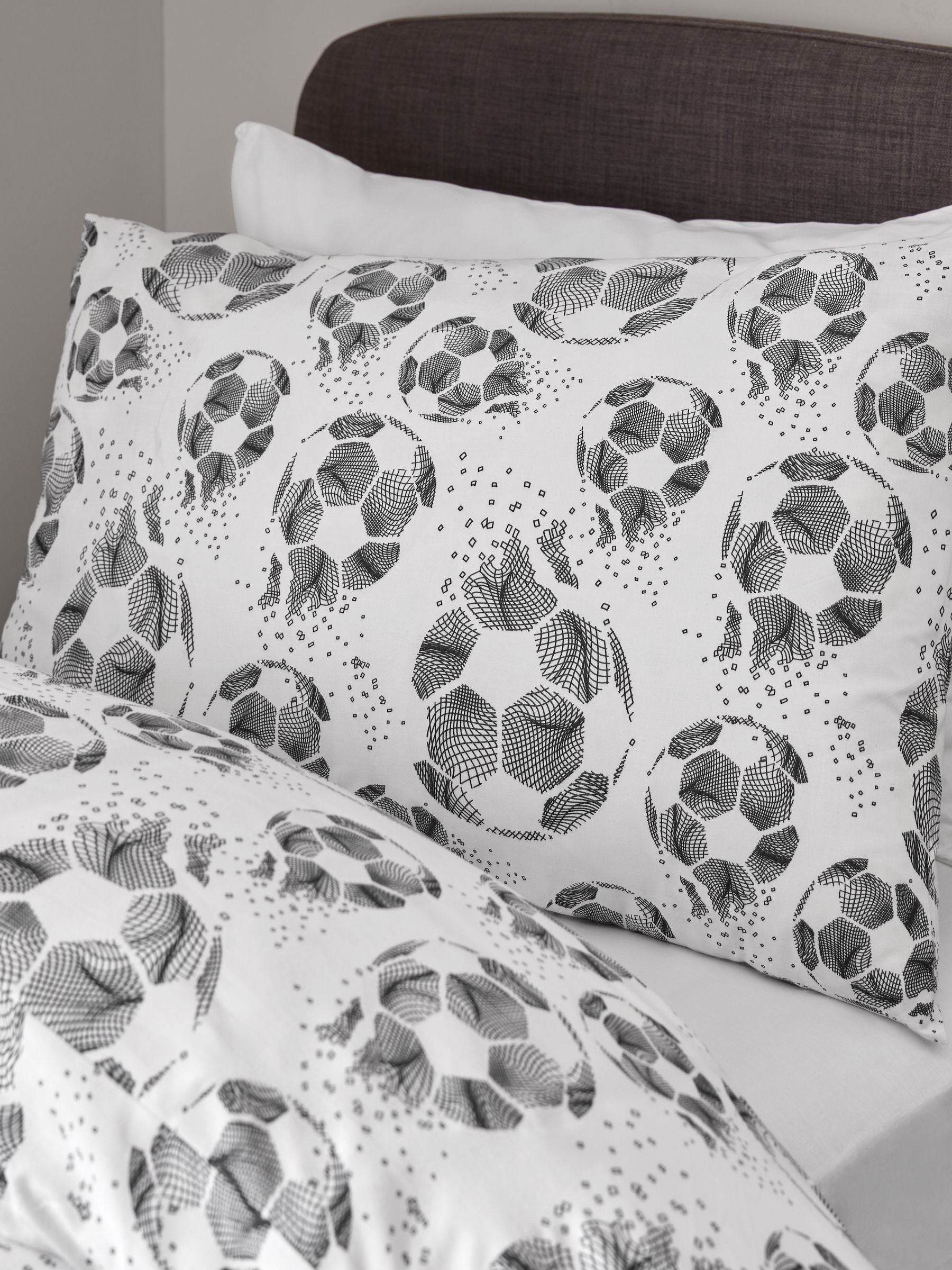 Glow in the dark football duvet cover and pillowcase set, UK version