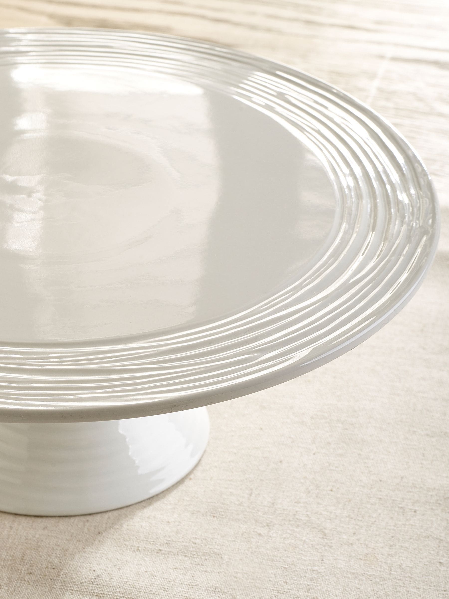 Malvern white embossed cake stand 11cm height 29cm diameter (British brand)