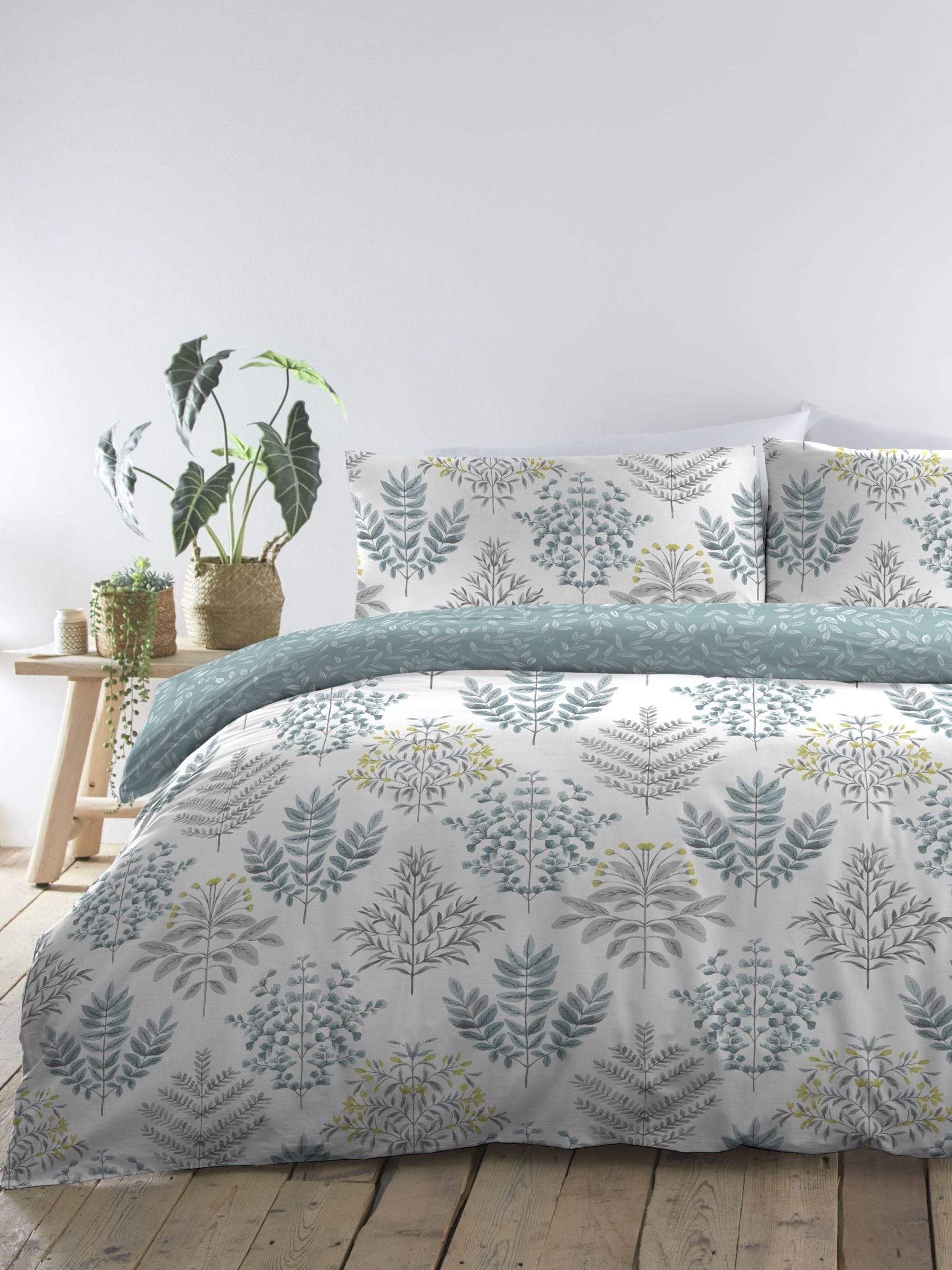 Dreams & Drapes Blue Emily duvet cover and pillowcase set - British product