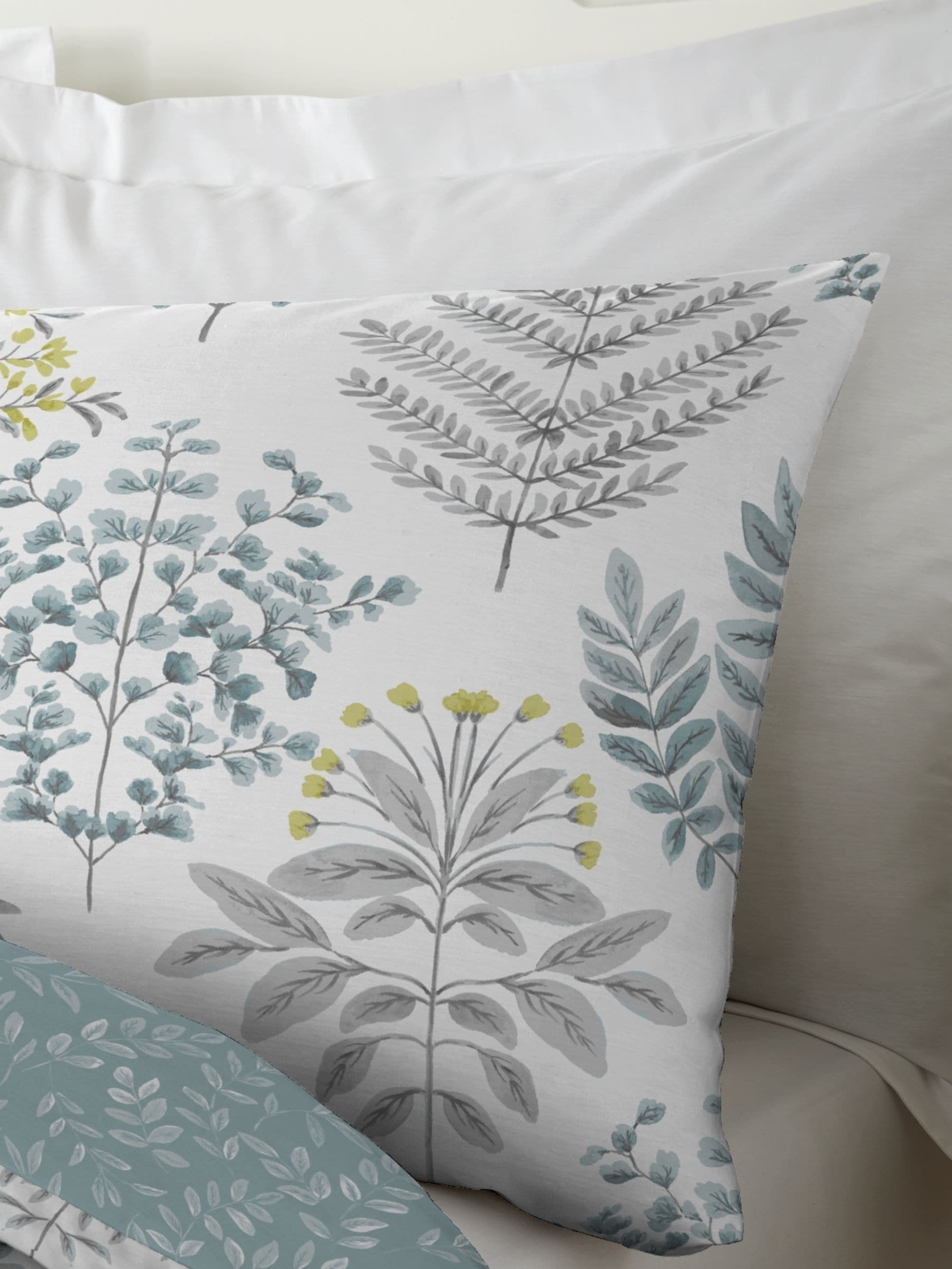 Dreams & Drapes Blue Emily duvet cover and pillowcase set - British product