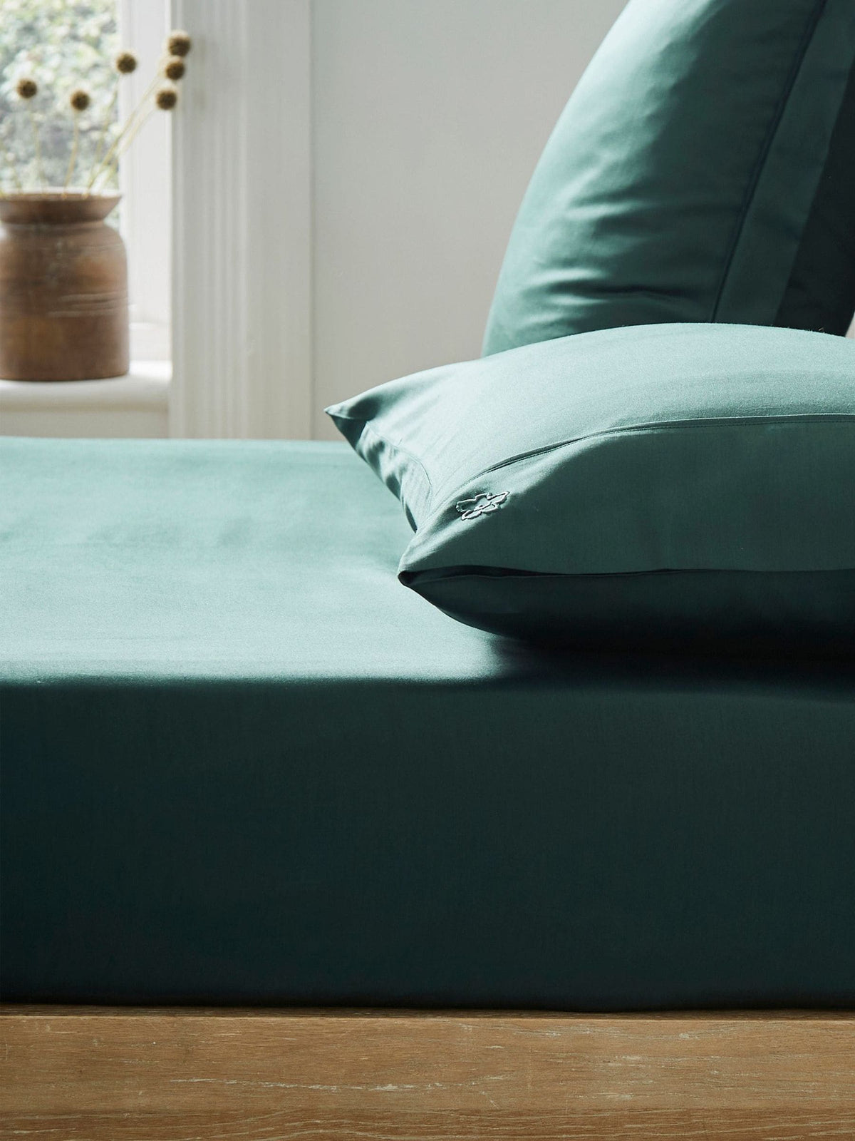 Ted Baker green fitted sheet (British brand)