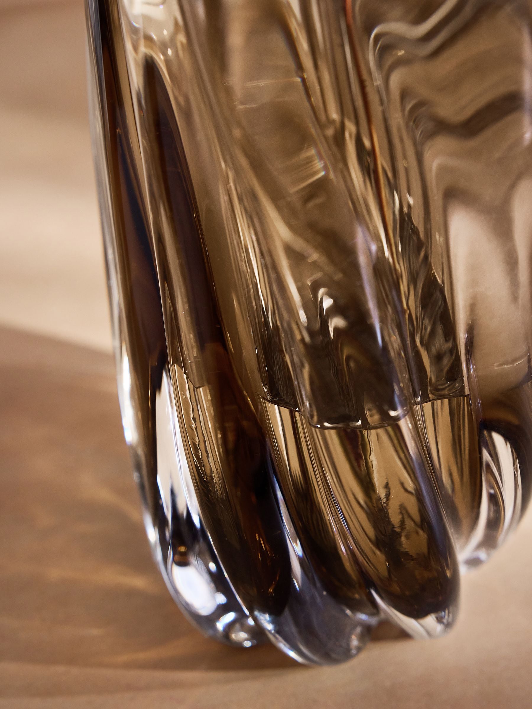 N. Premium Chocolate Brown Swirl Glass Vase 24.5cm - British product