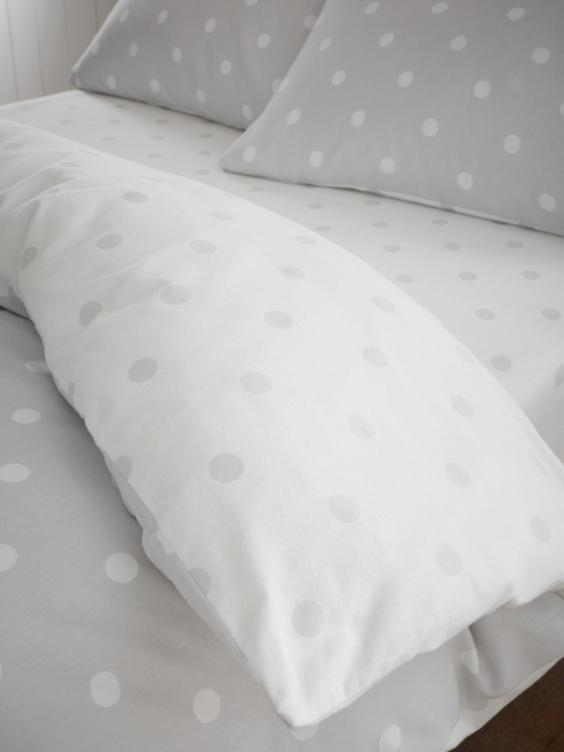 Catherine Lansfield Silver Grey Supersoft 100% Brushed Cotton Polka Dot Fitted Sheet