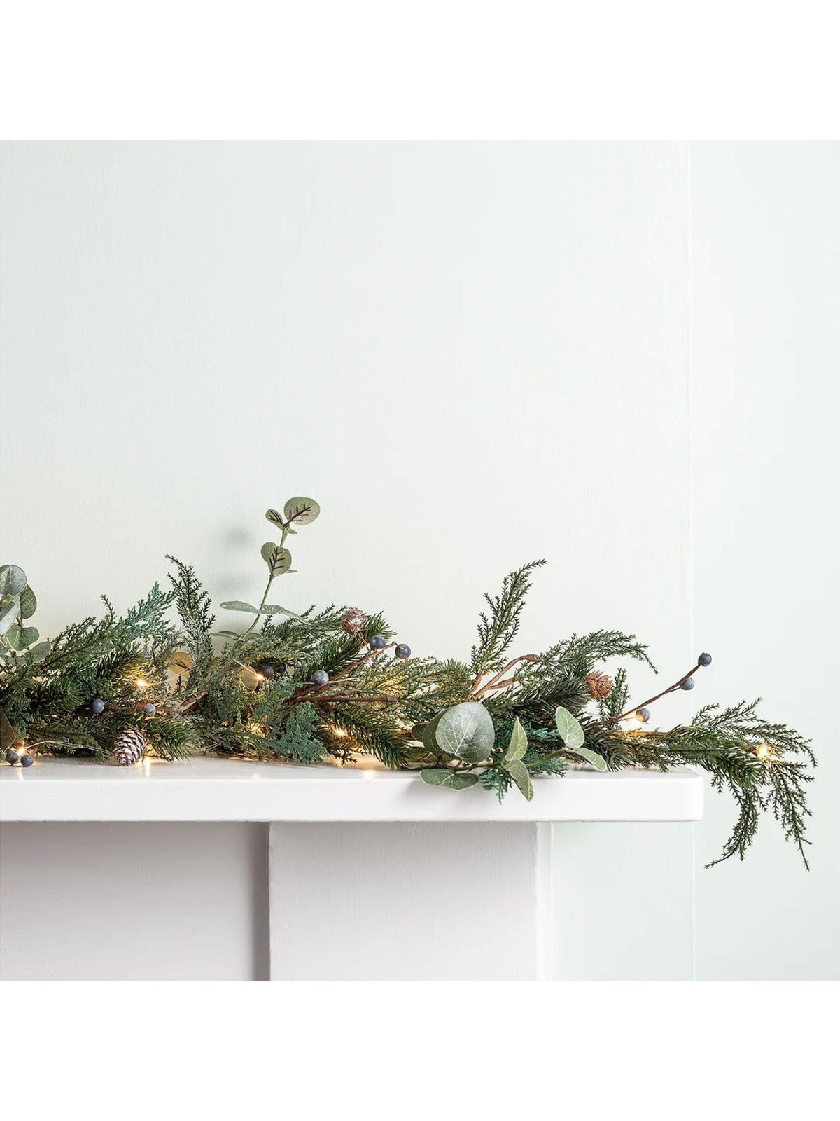 Lights4fun pre lit frost berry and pinecone garland 2m, UK version