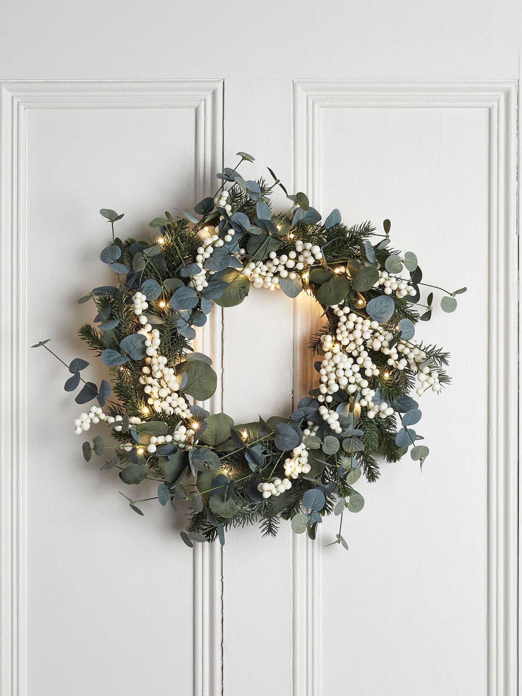 Lights4fun pre-lit eucalyptus wreath with white berries 40cm, UK version