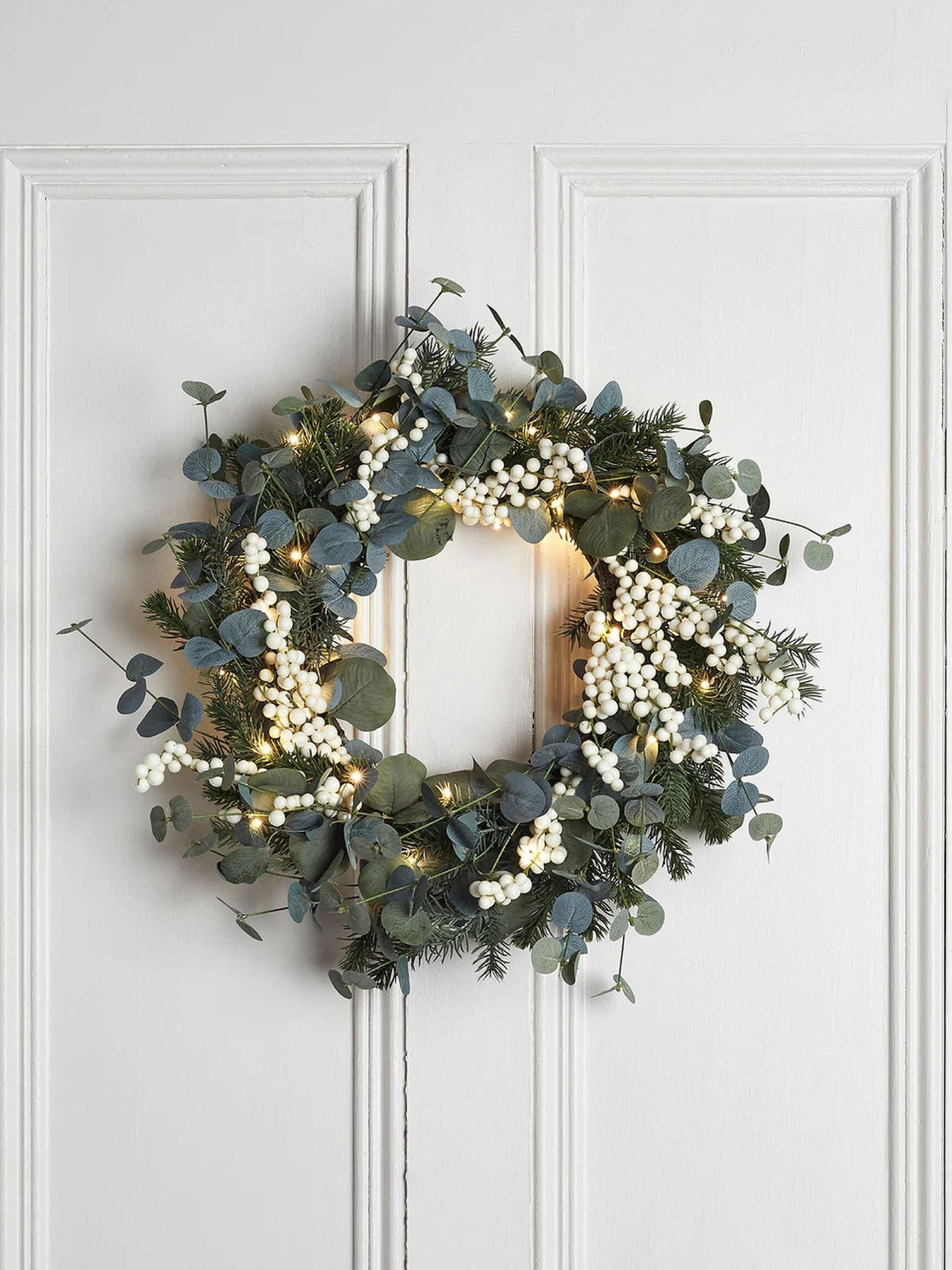 Lights4fun pre-lit eucalyptus wreath with white berries 40cm, UK version