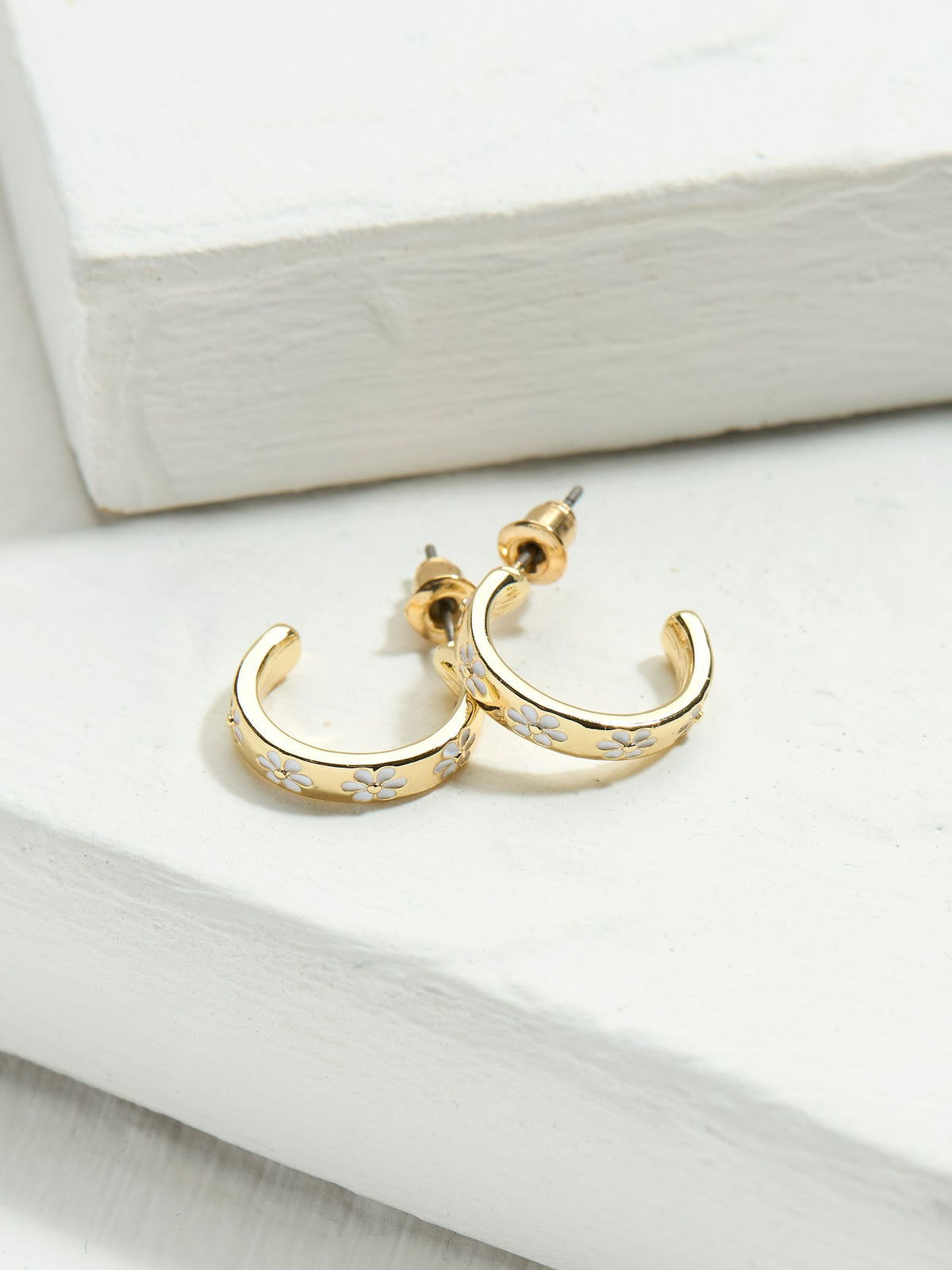 FatFace white enamel daisy stud earrings 1.5cm width - British product