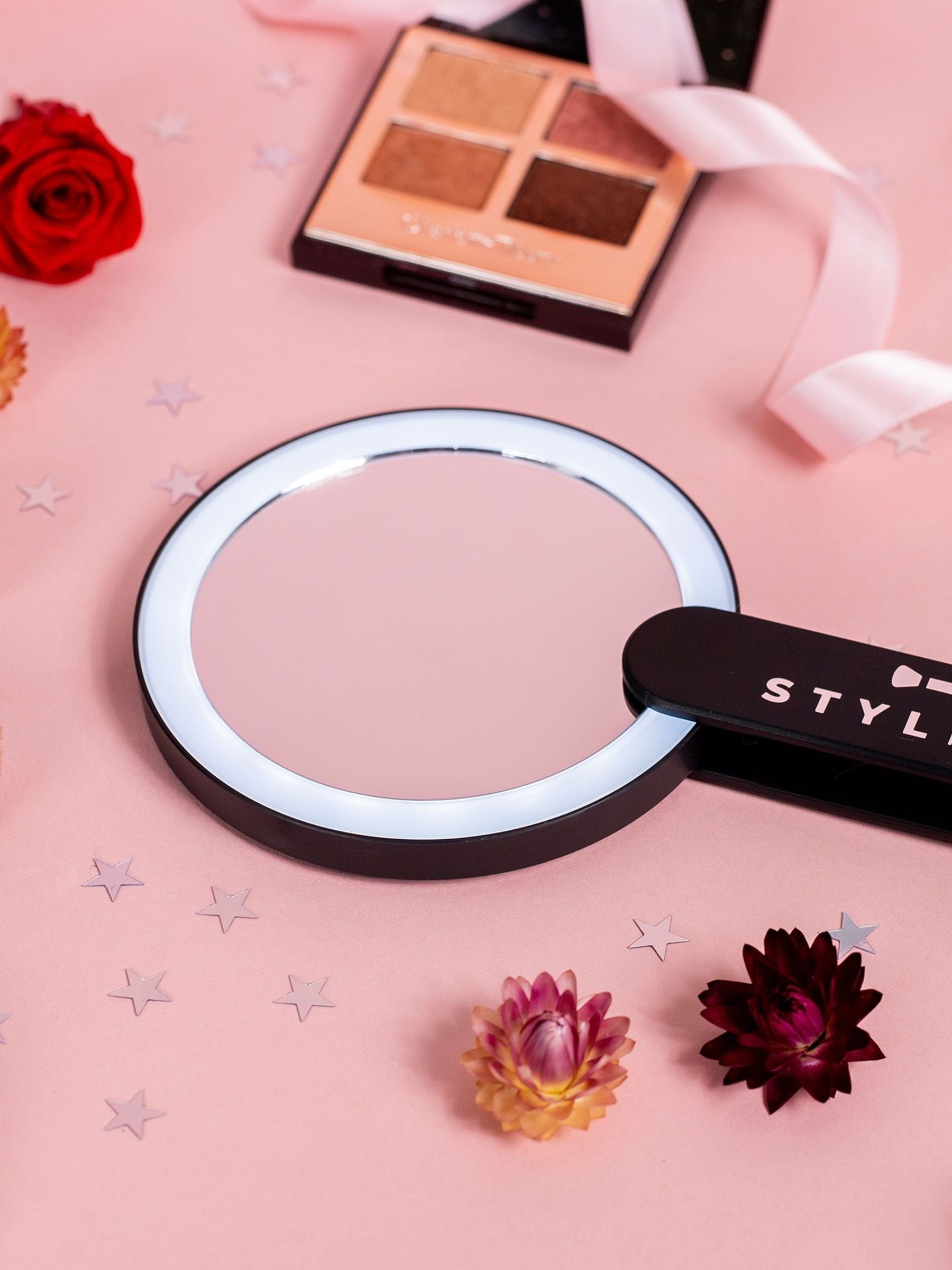 Stylpro compact LED mirror with power bank (British brand)