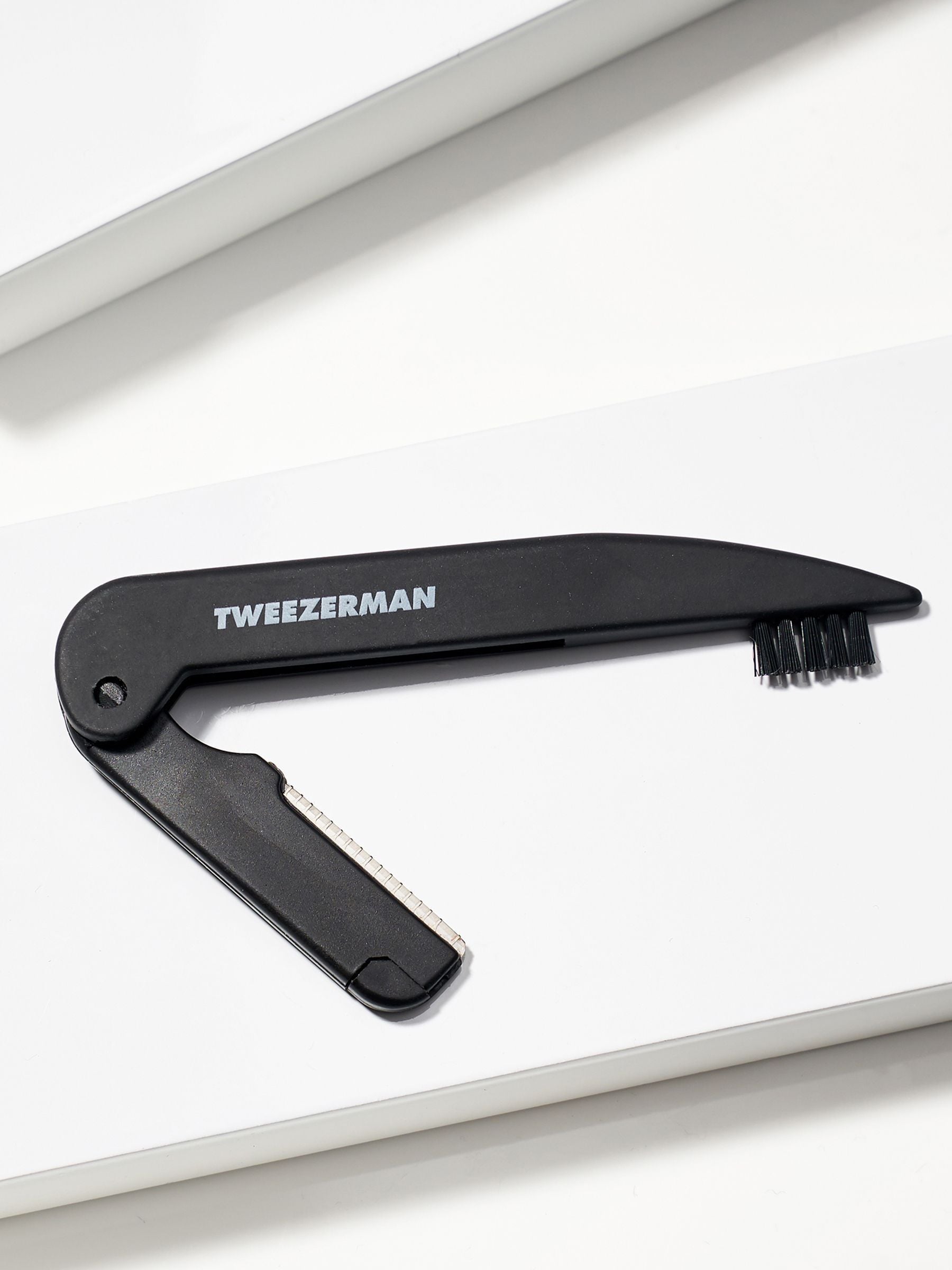Tweezerman precision folding razor for delicate areas (British brand)