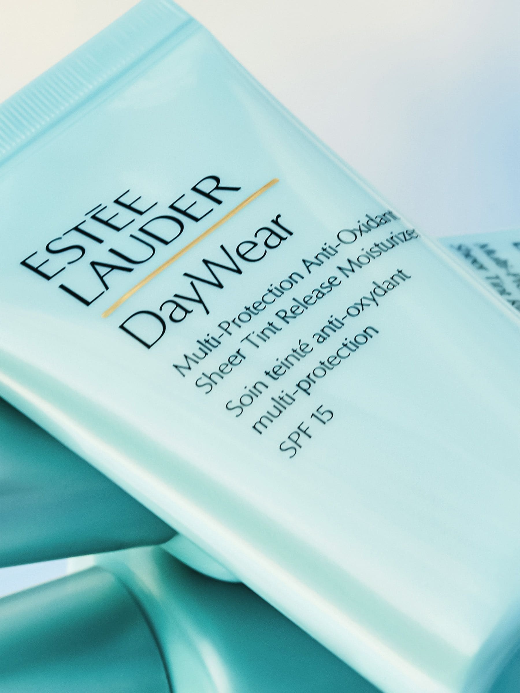 Estée Lauder DayWear Sheer Tint SPF15 Moisturiser 50ml - British product