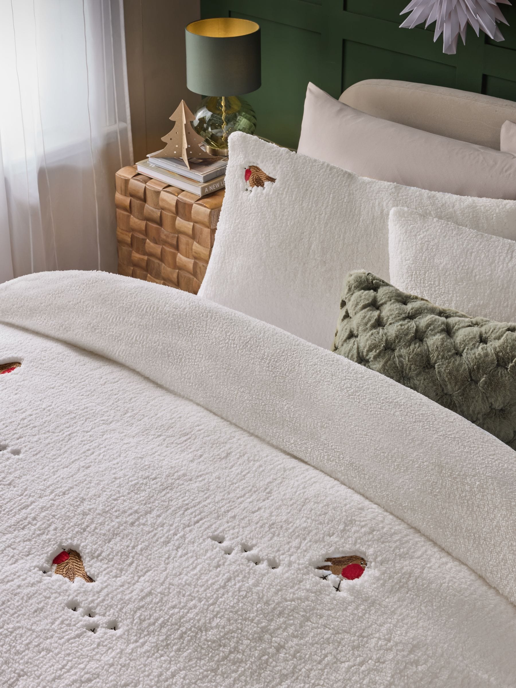 White Christmas Robin Fleece Duvet Cover and Pillowcase Set (British brand)