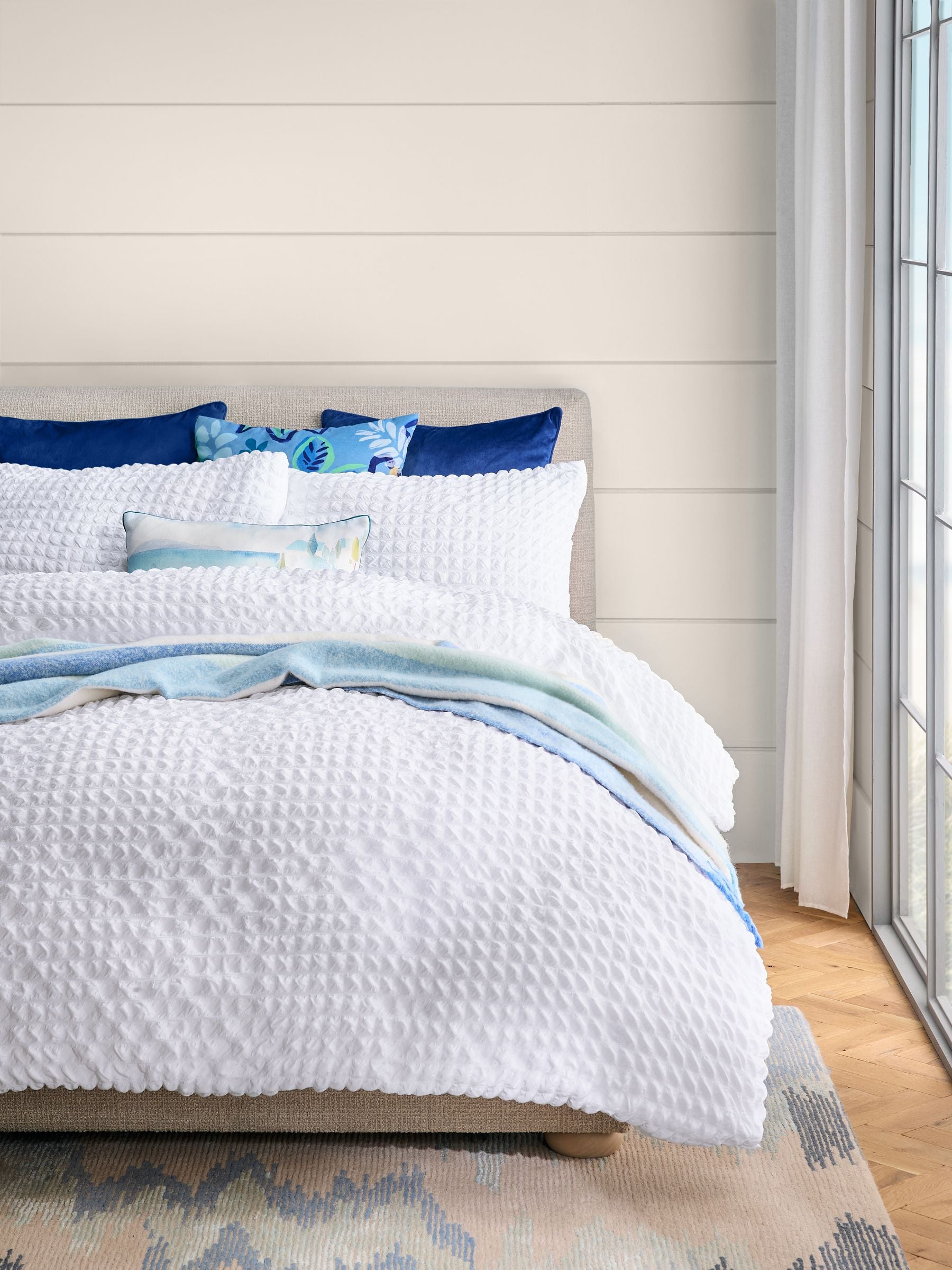 White mini seersucker supersoft duvet cover and pillowcase set (British brand)