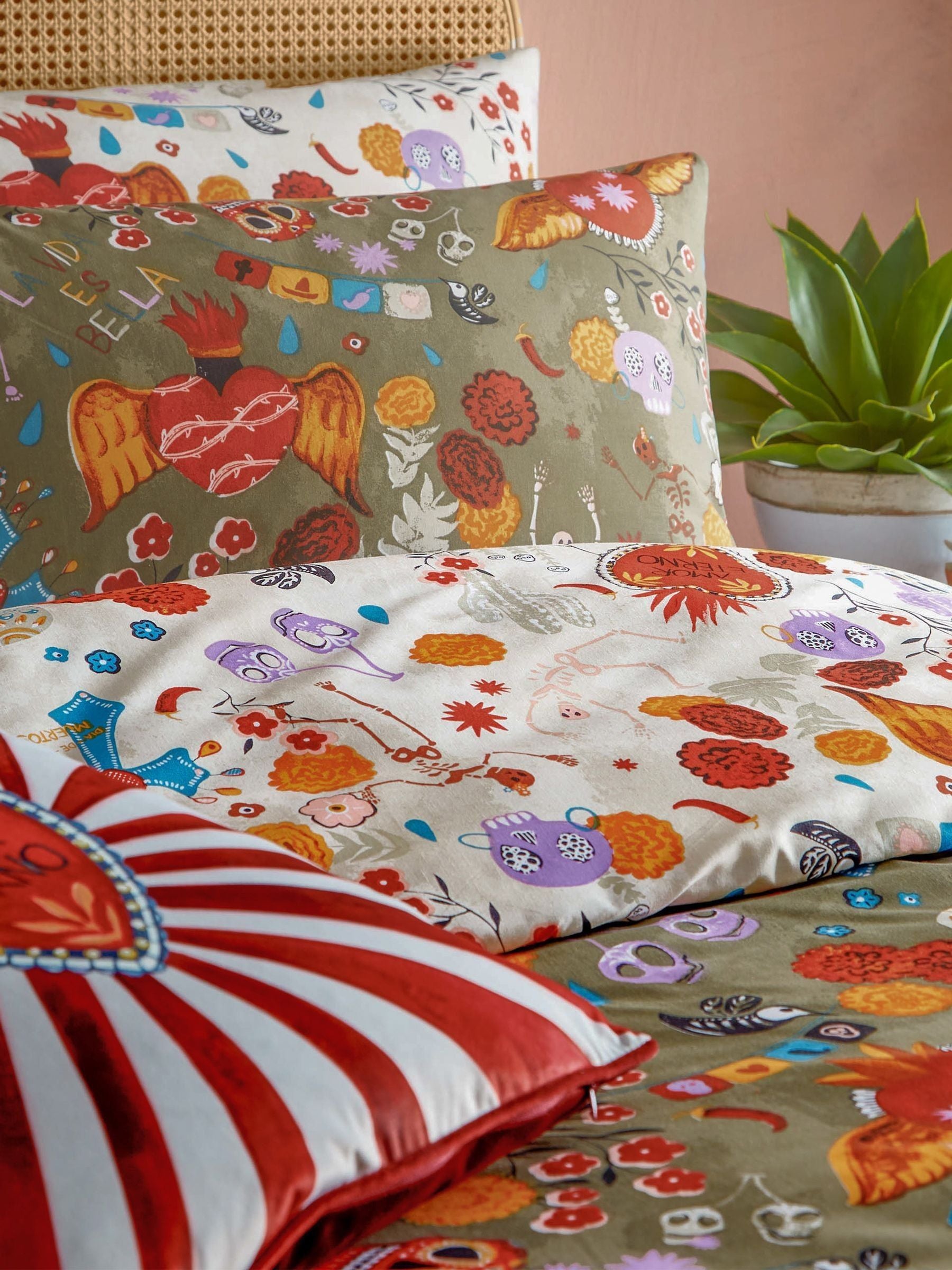 La Vida Festive reversible duvet cover and pillowcase set - British product