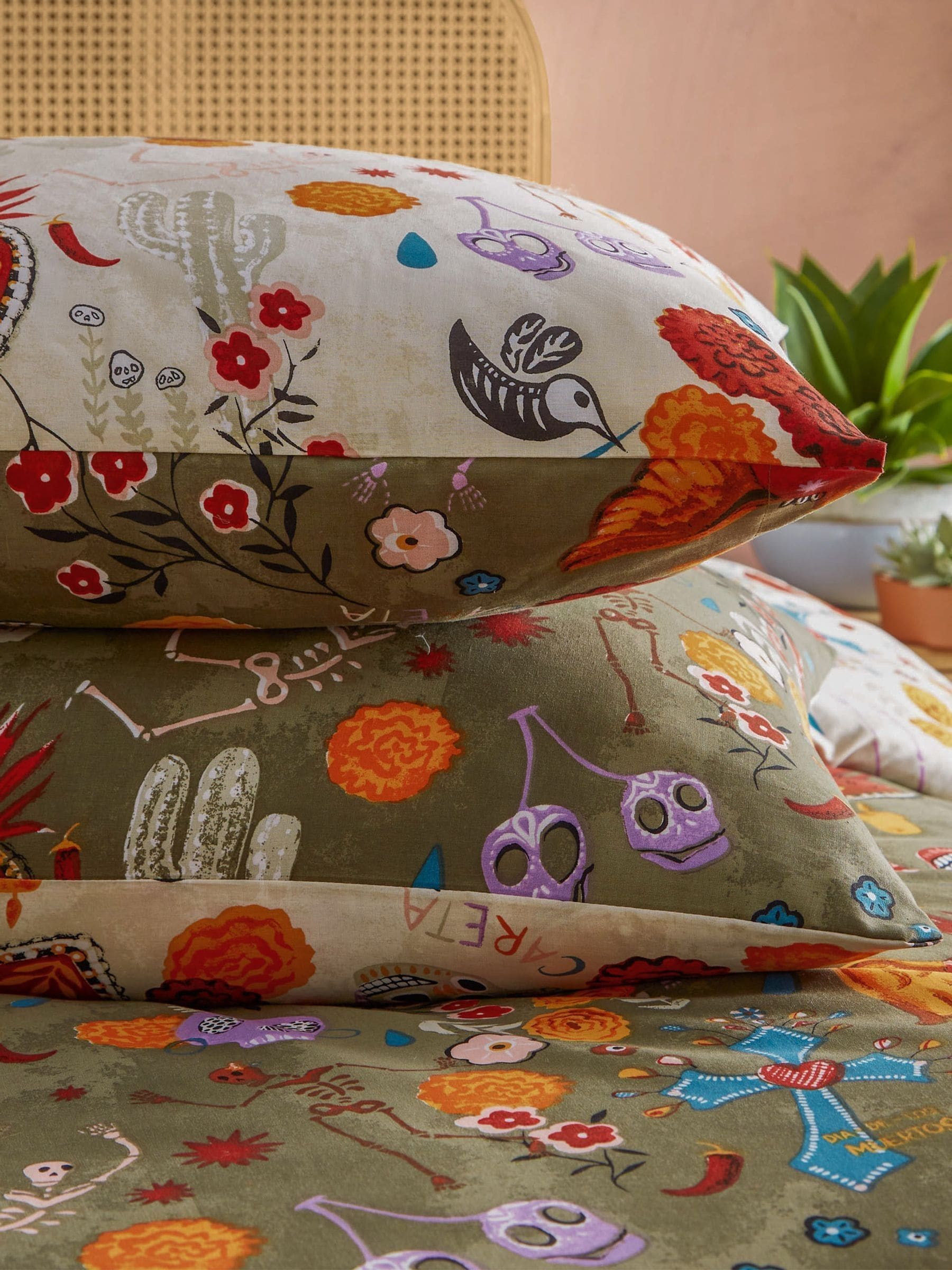 La Vida Festive reversible duvet cover and pillowcase set - British product