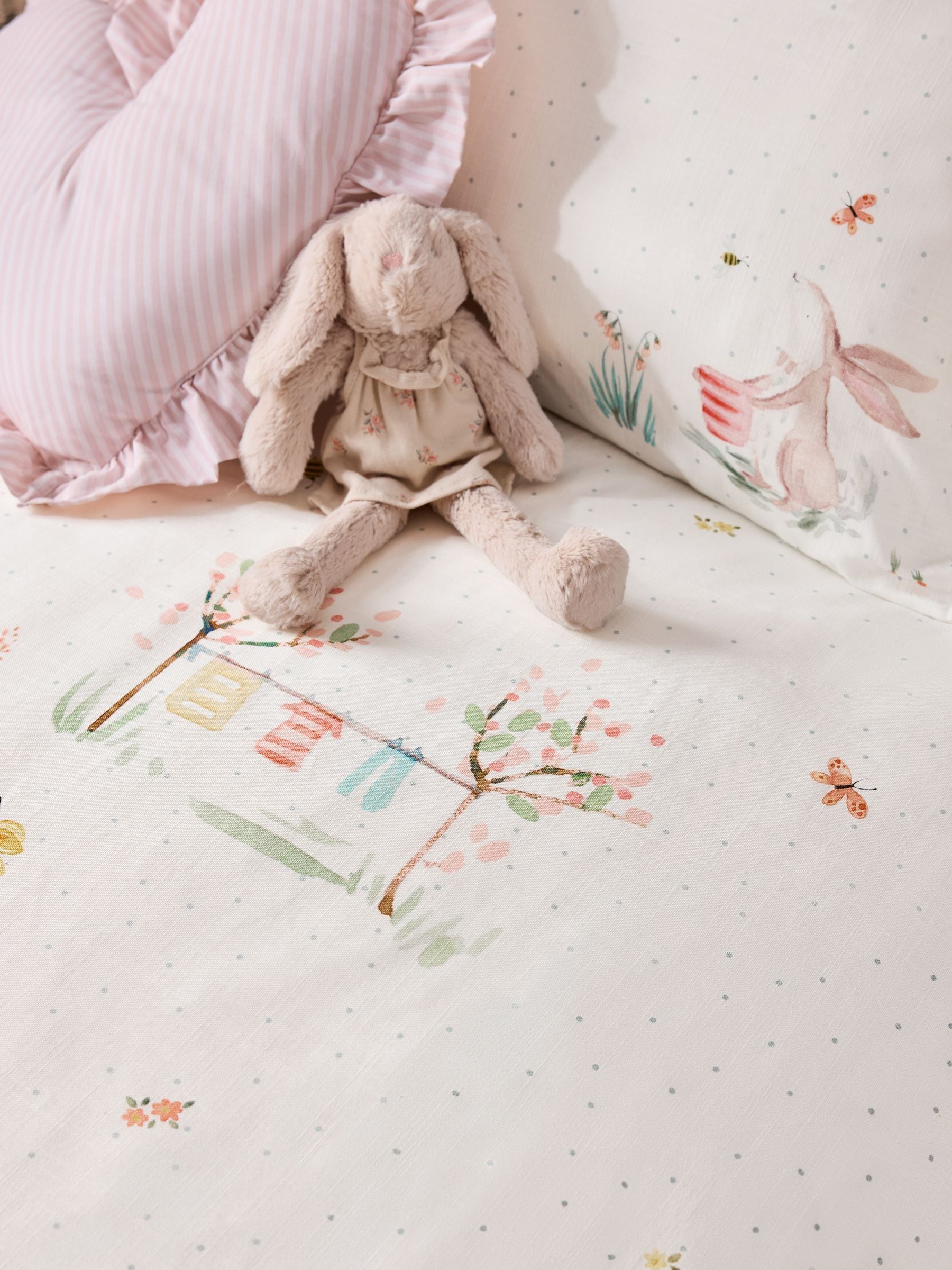 White bunny scene single duvet cover and pillowcase set (British brand)