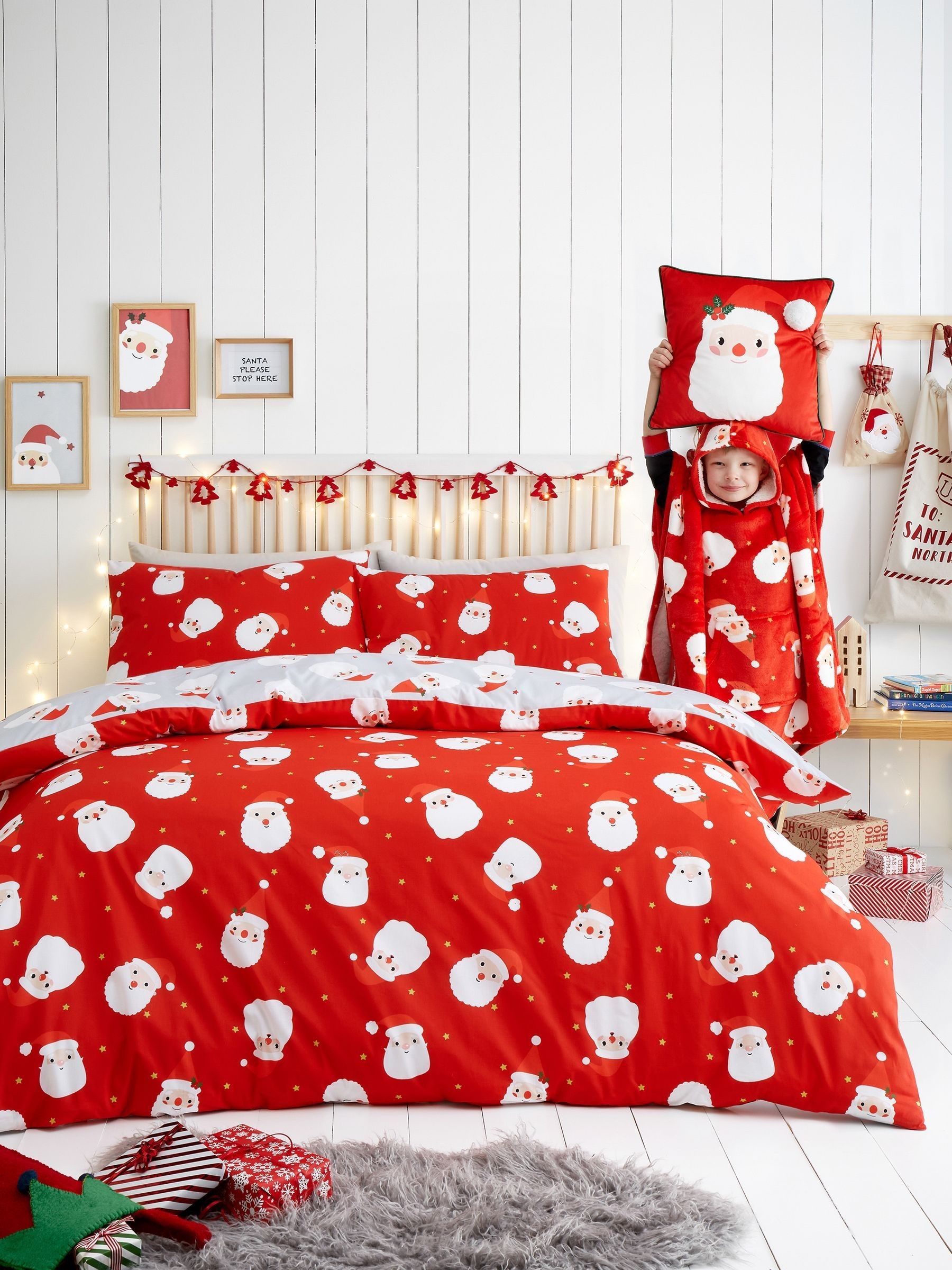 Fusion Red Happy Santa Christmas duvet cover set - British product