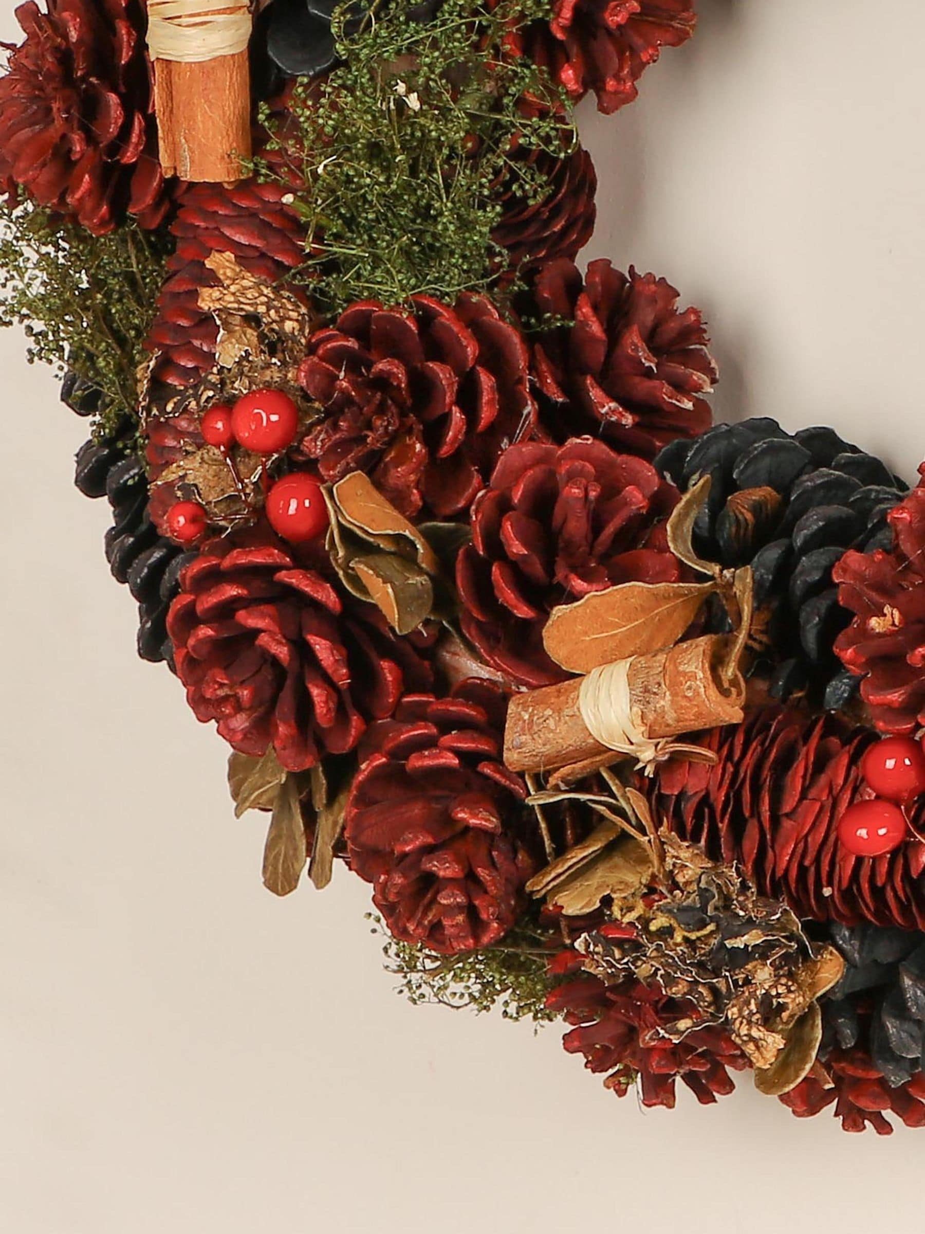 Dibor Personalised Christmas Wreath 39cm, imported from the UK
