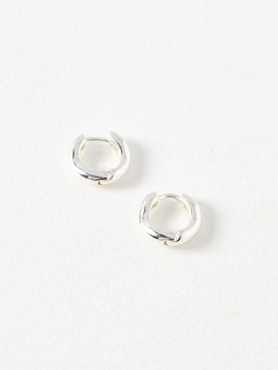 Oliver Bonas Gullfarget Ona Ripple Wave Gullbelagt Huggie Hoop Øredobber Liten