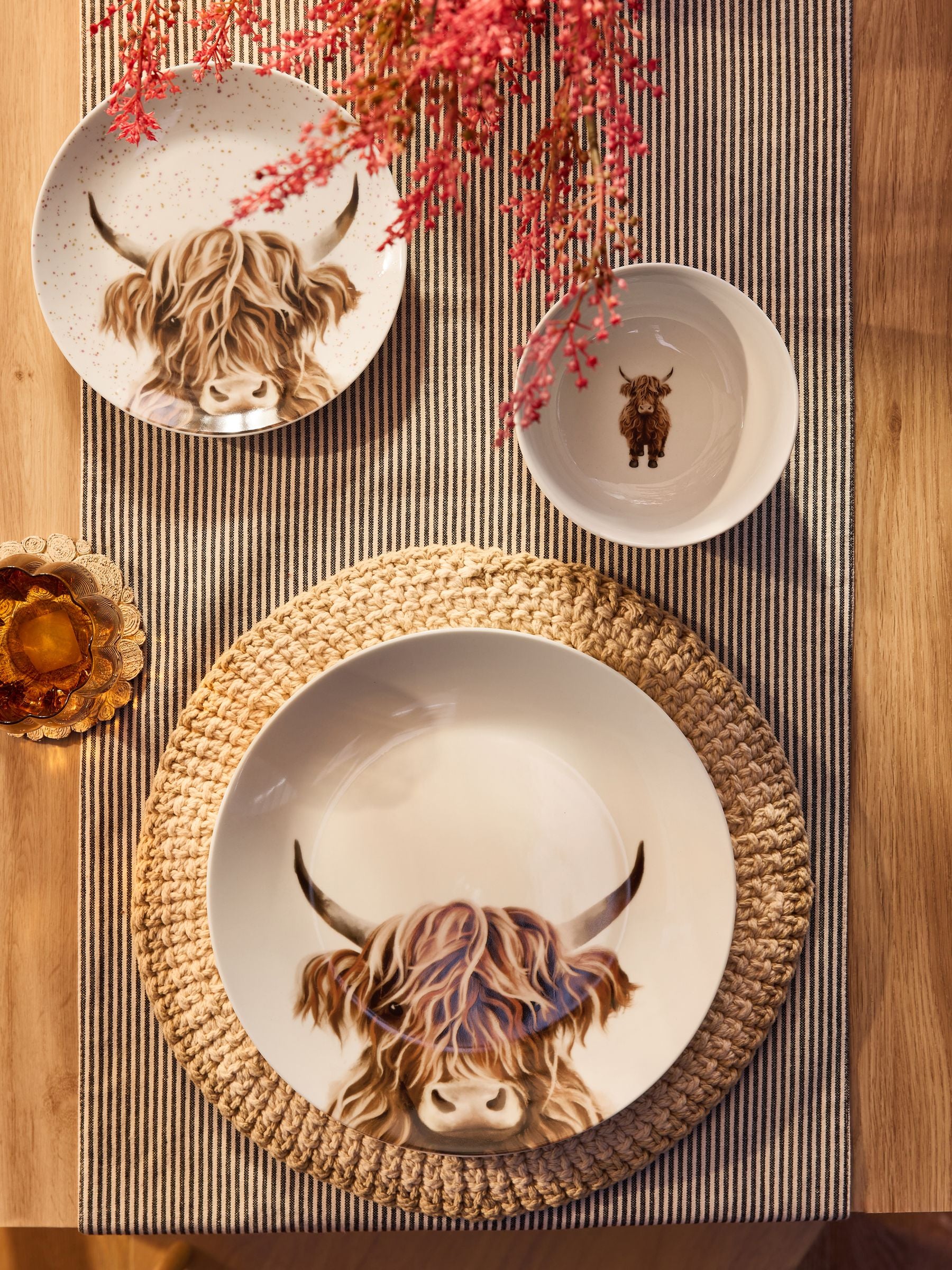 Hamish the Highland Cow porcelain dinner set 12 piece, UK version