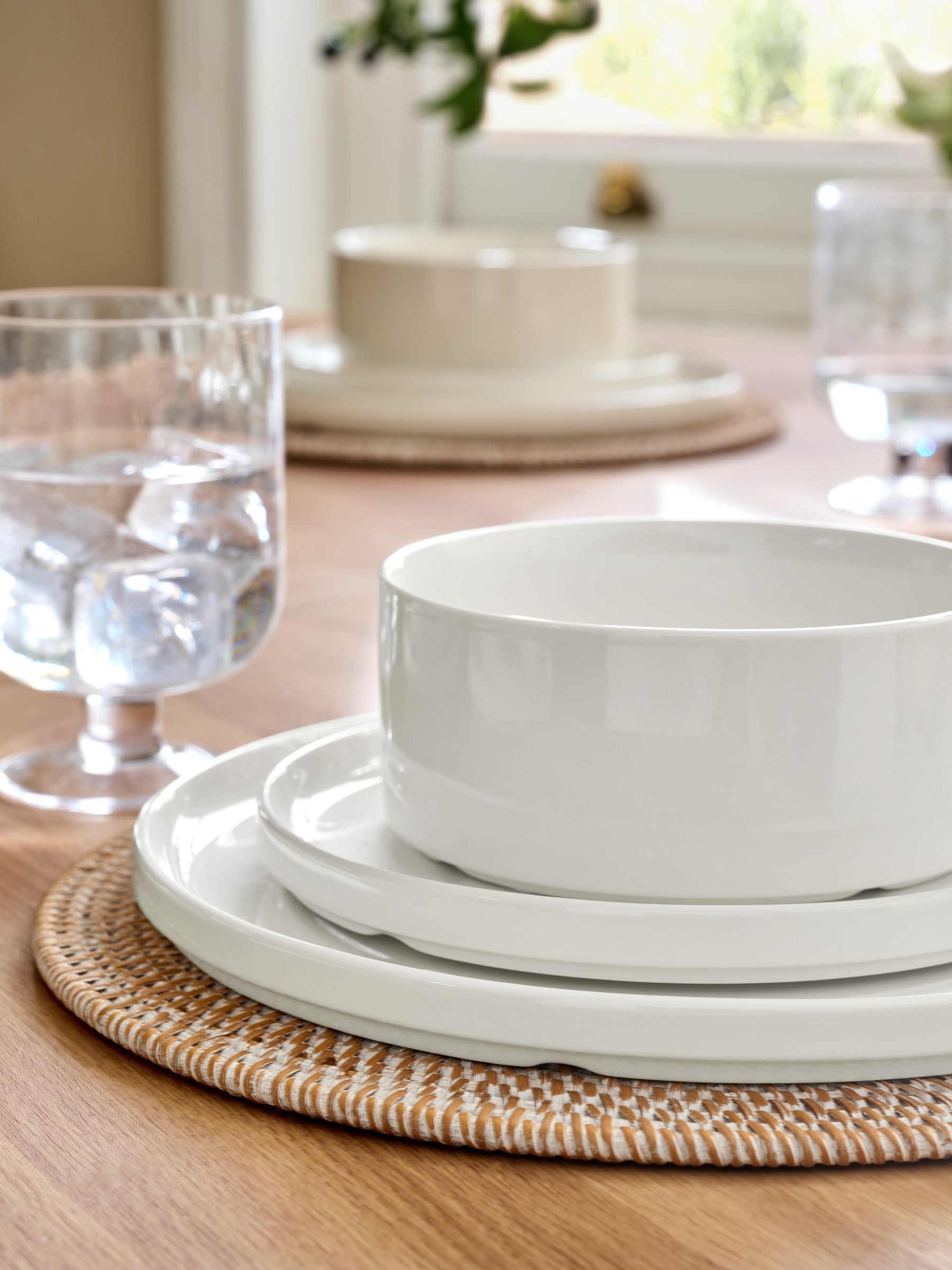 White Flynn dinner set 12 piece, imported from the UK