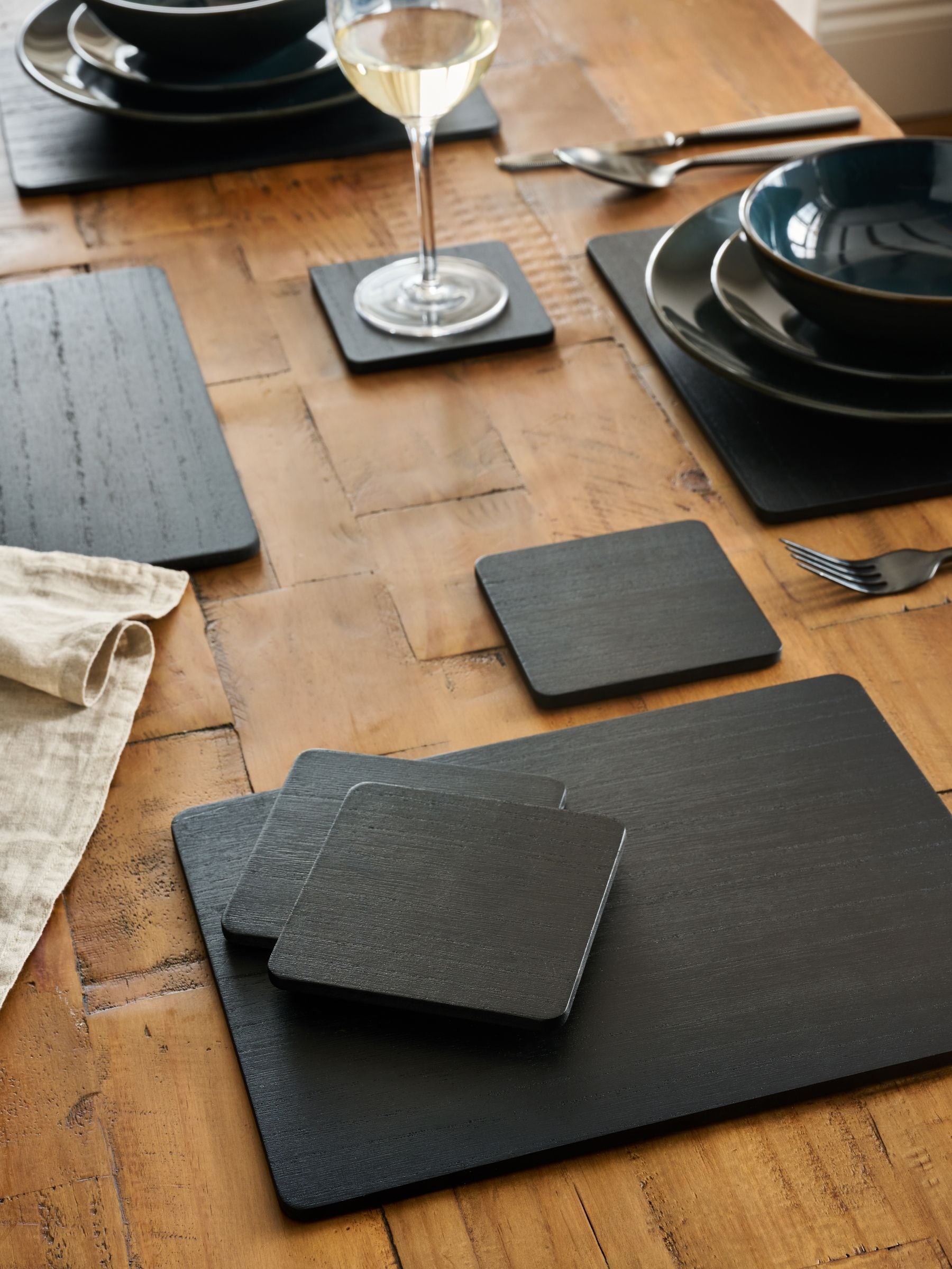 Black wooden placemat and coaster set of 4 - British product