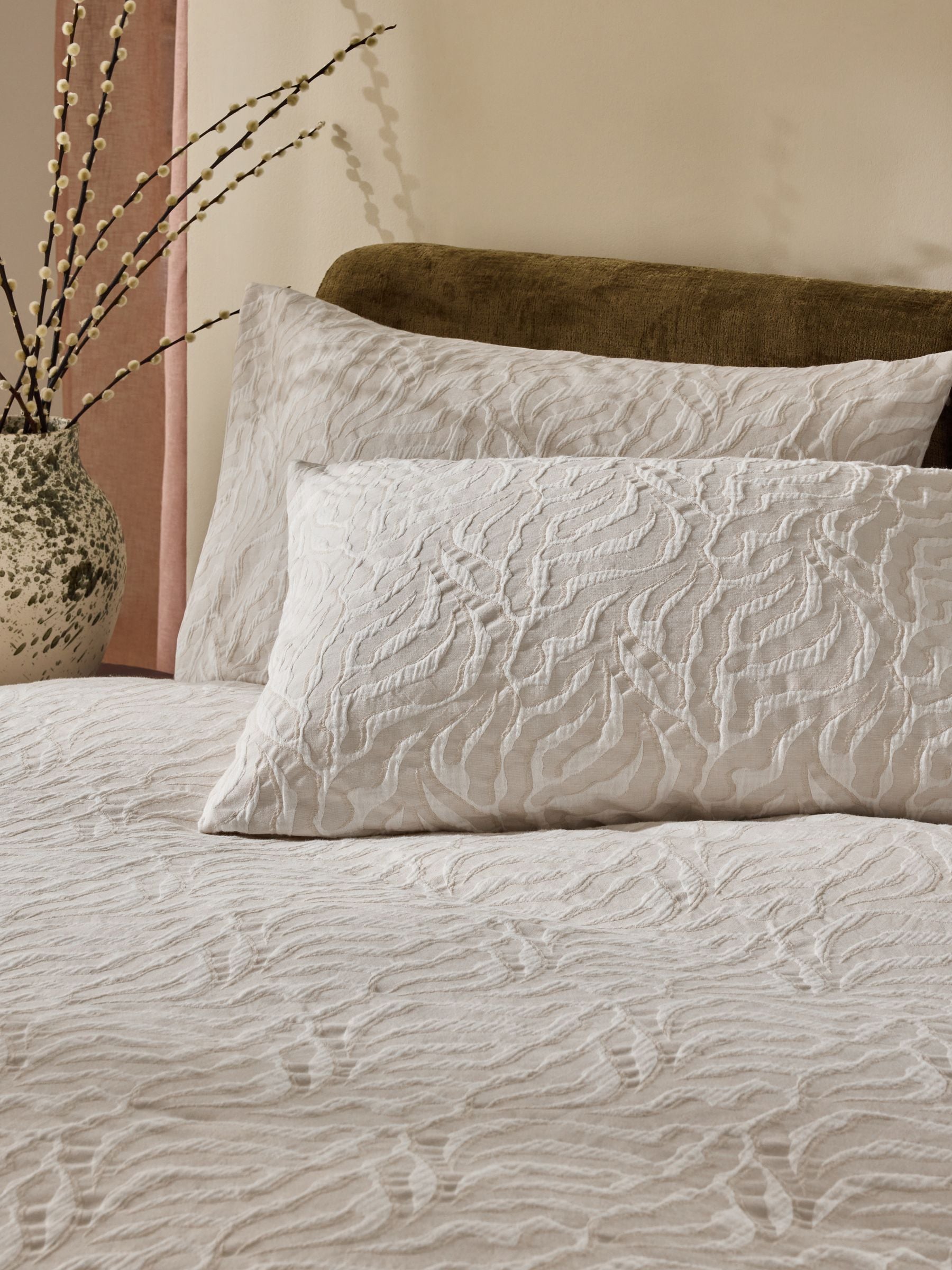 Natural cotton leaf jacquard duvet cover and pillowcase set, imported from the UK