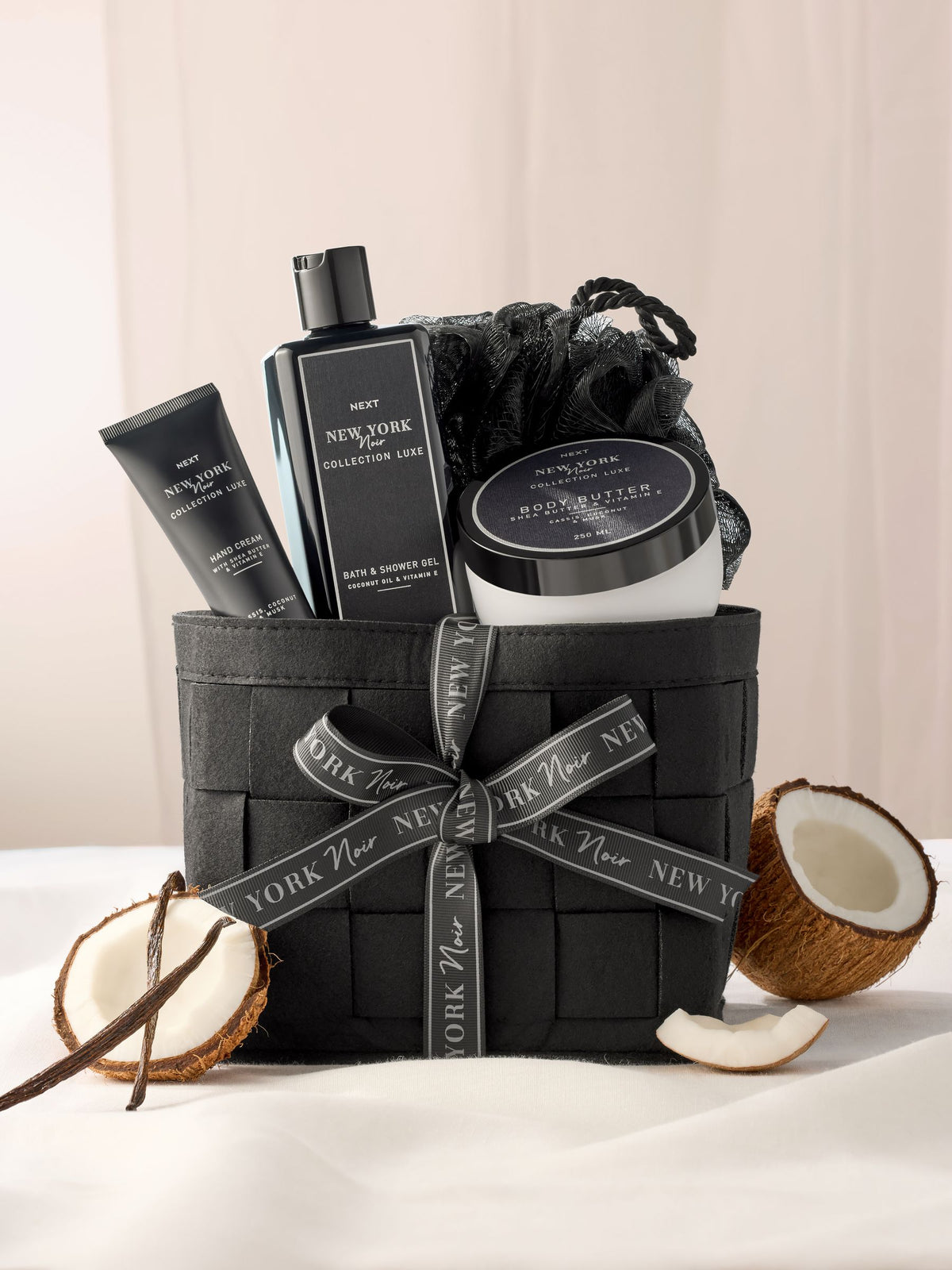 Collection Luxe New York Noir bath and body gift basket - British product