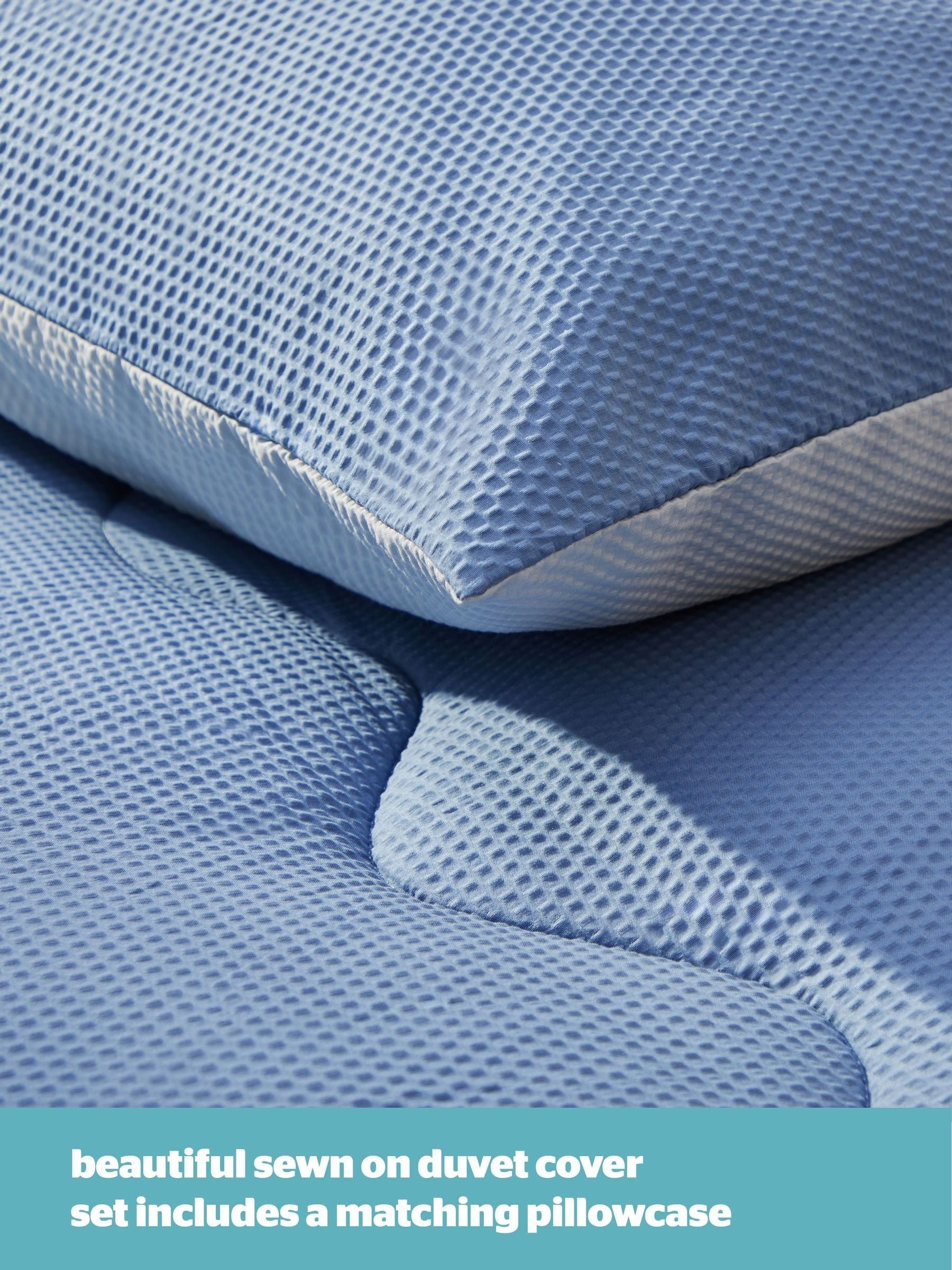 Silentnight 10.5 tog seersucker coverless duvet and pillowcase set (British brand)