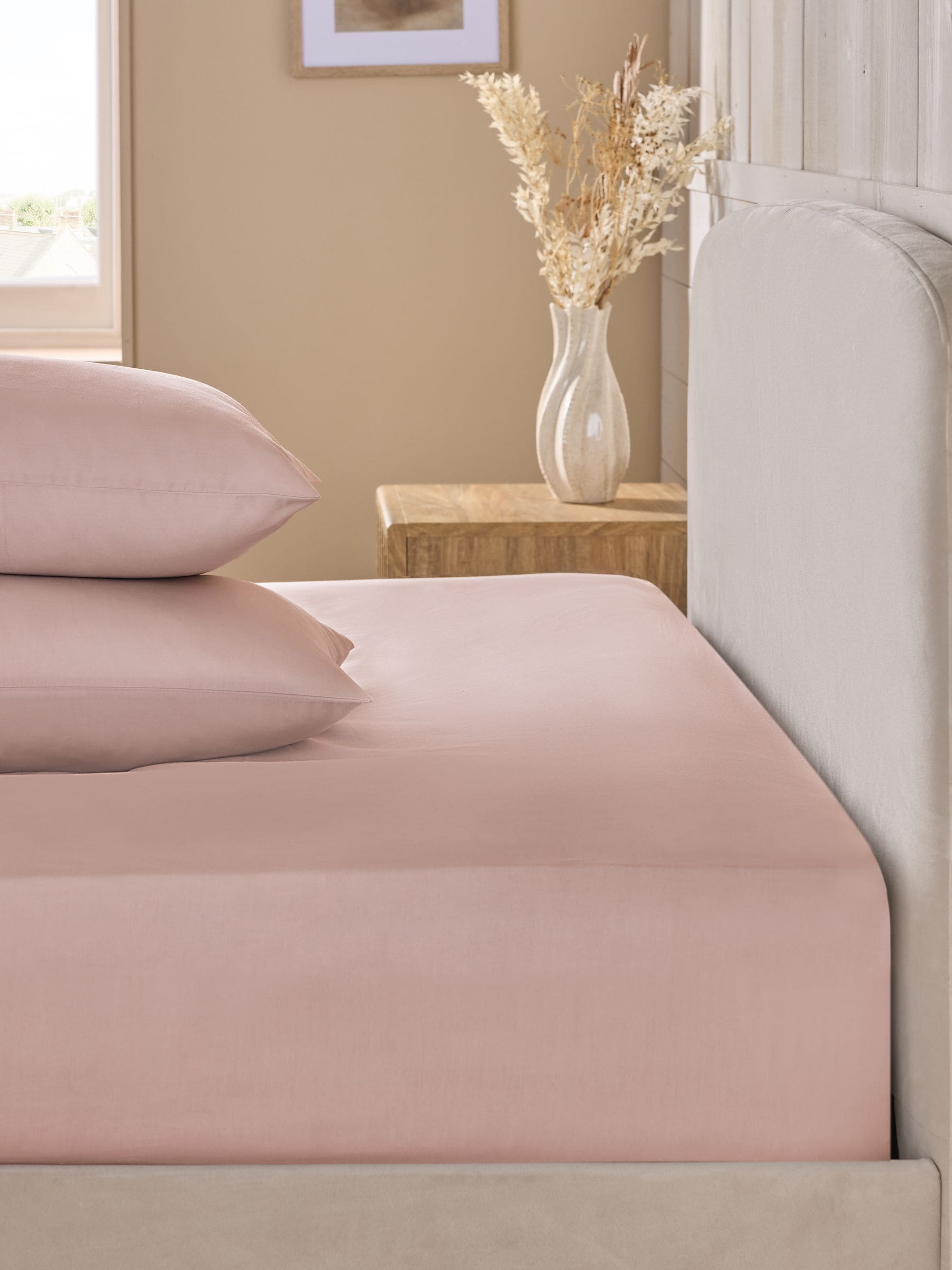Blush pink fitted bed sheet - British product