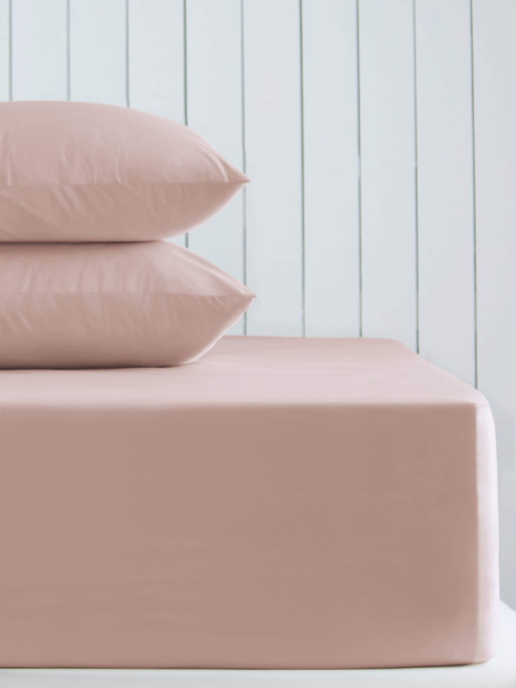 Blush pink fitted bed sheet - British product