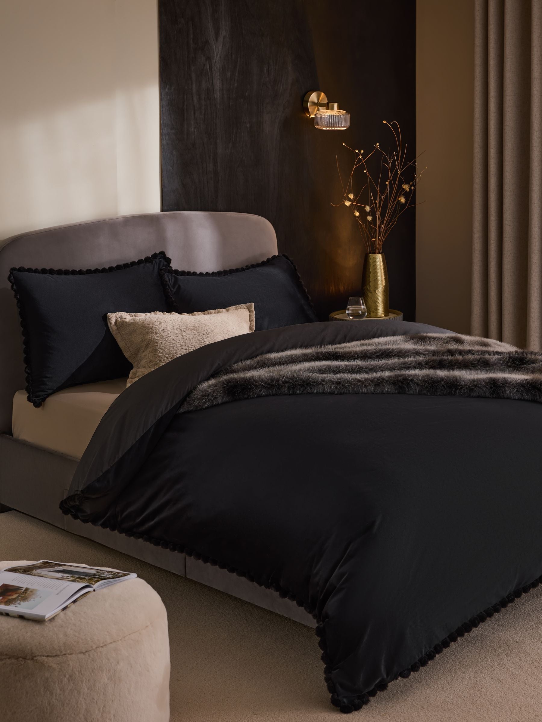 Duvet Cover Black Velvet with Faux Fur Trim - British product