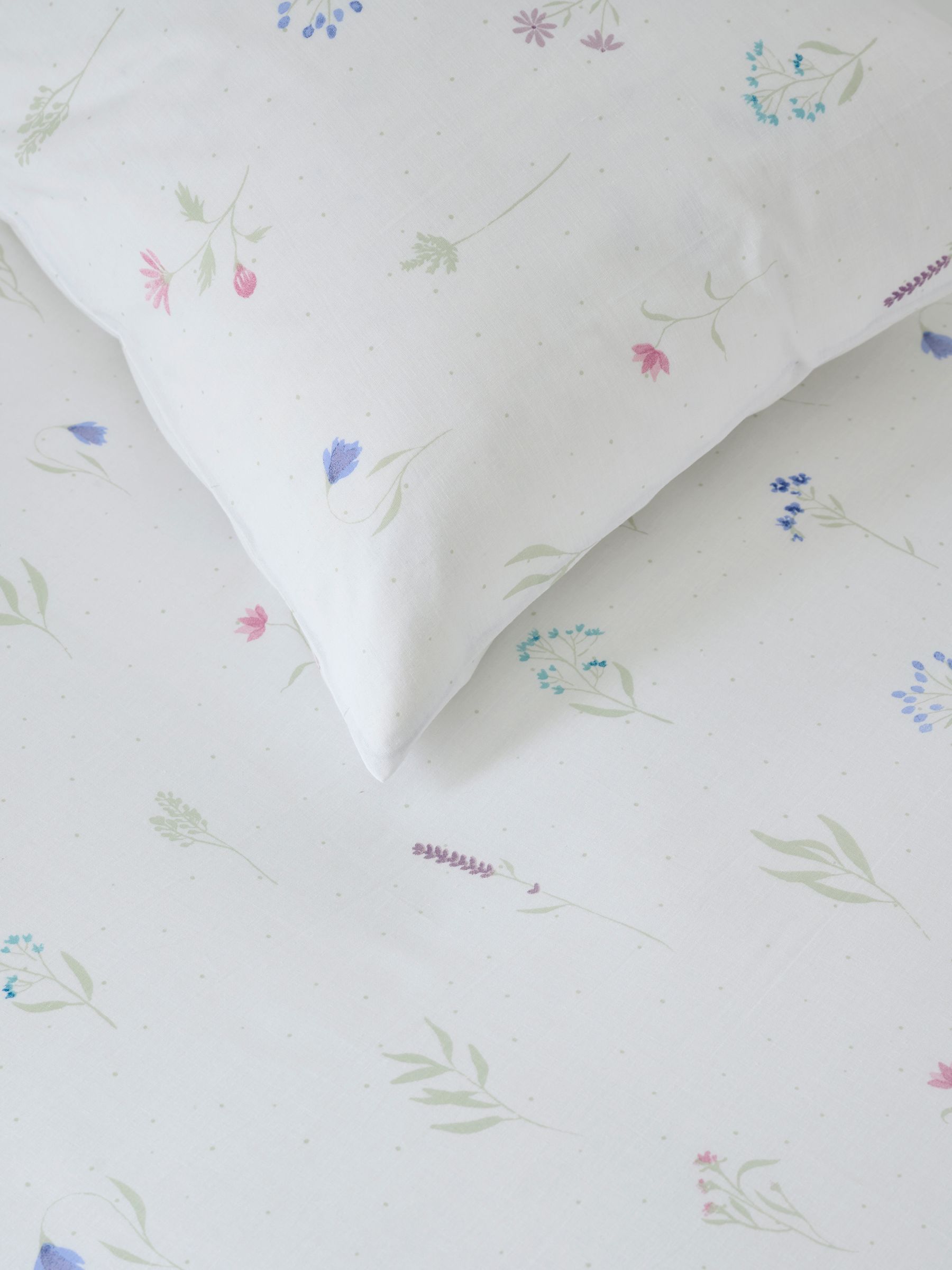 White sage green floral fitted sheet and pillowcase set single (British brand)
