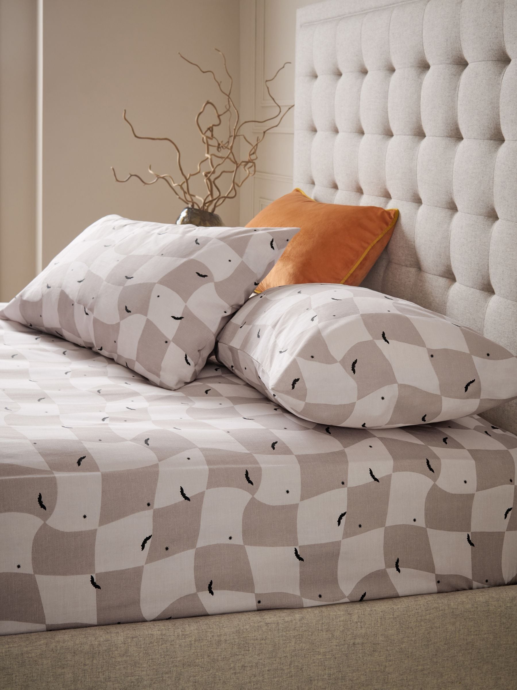 Natural Ghost Halloween fitted sheet and pillowcase set Single, imported from the UK