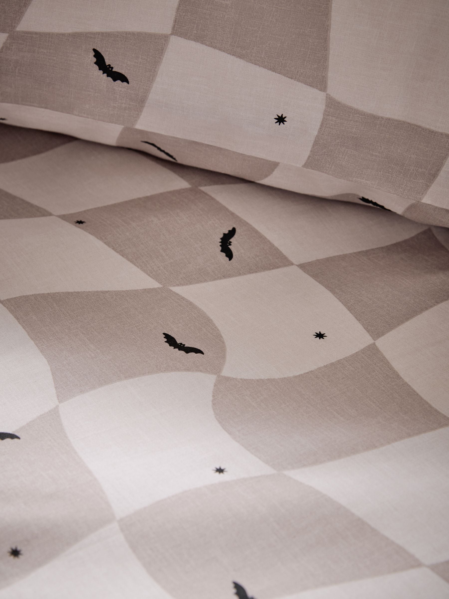 Natural Ghost Halloween fitted sheet and pillowcase set Single, imported from the UK