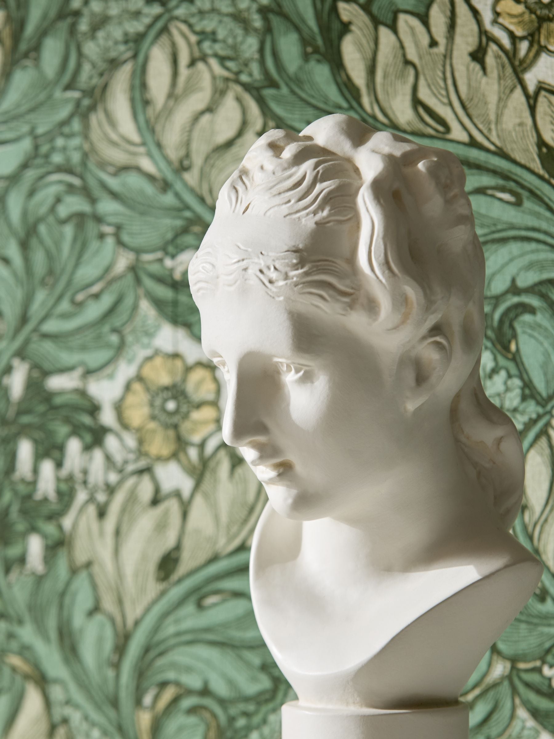 Laurence Llewelyn-Bowen ivory Grecian bust ornament 25cm height, UK version