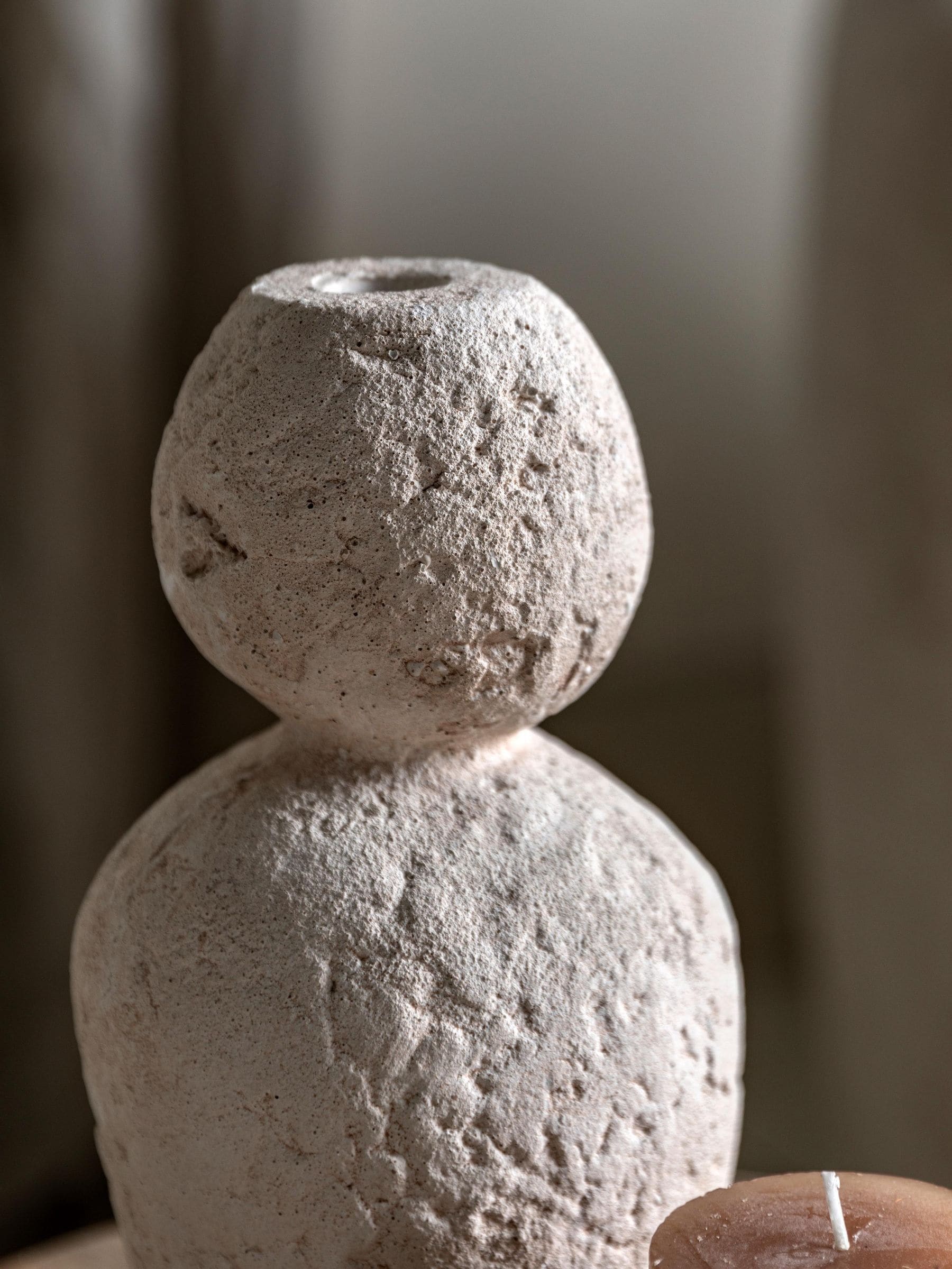 Gallery Home Natural Kase Pebble Candle Stick Holder, UK version