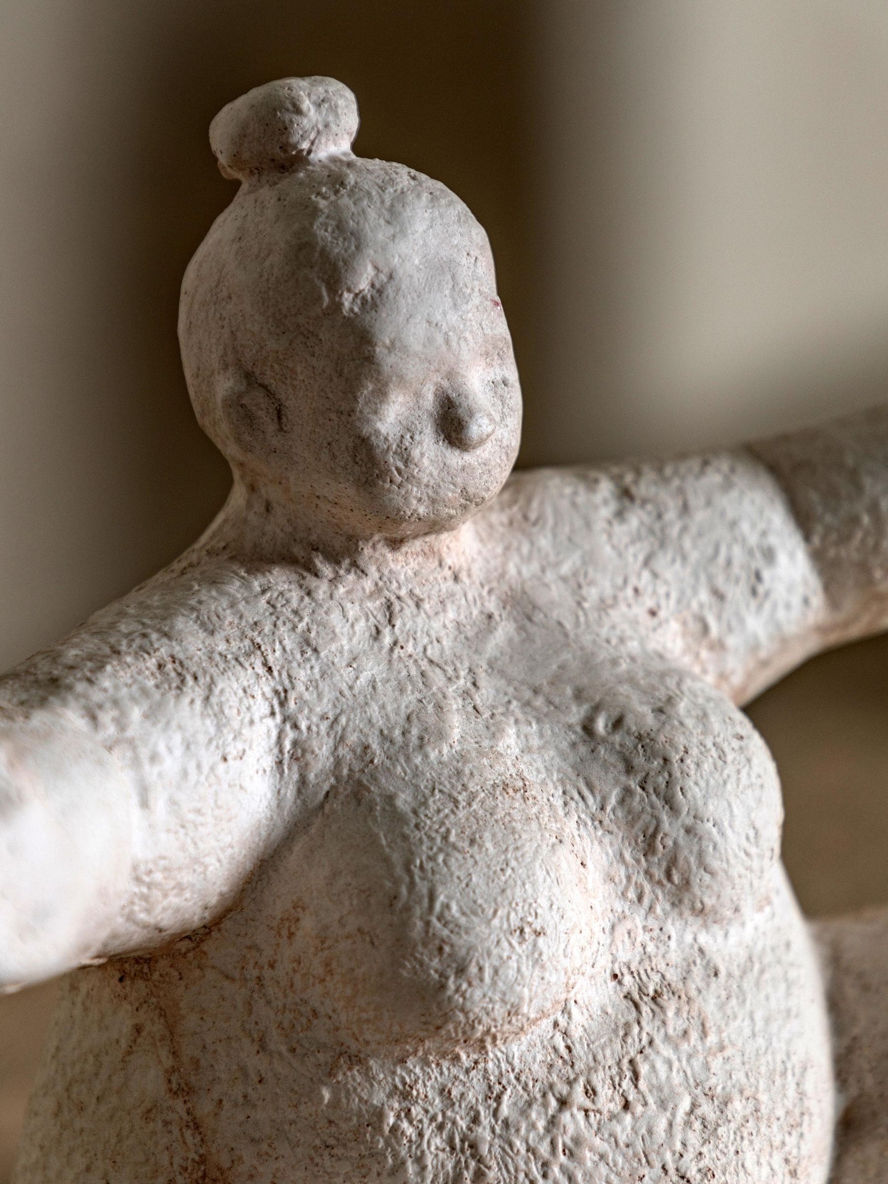 Gallery Home Cream Lady Cement Decoration 25cm