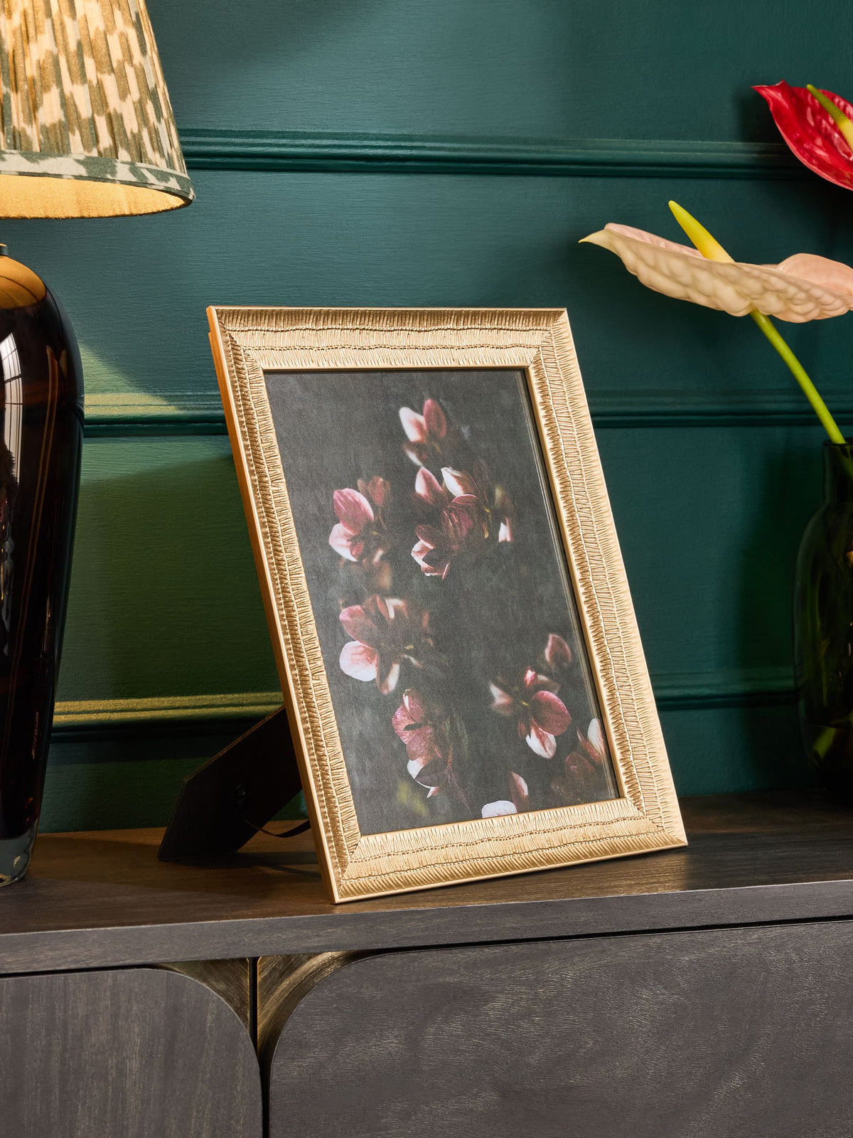 Gold thatched texture photo frame, UK version