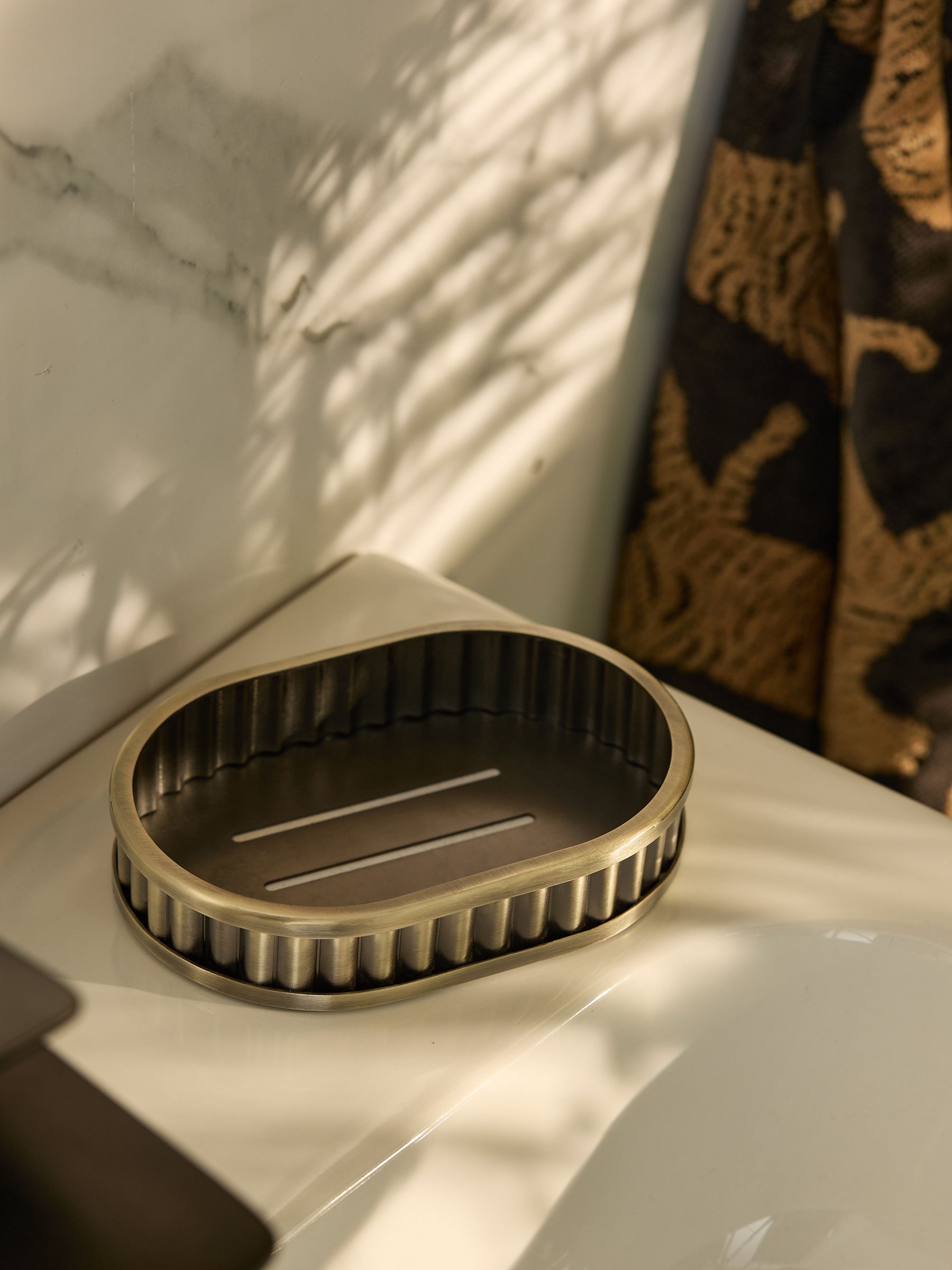 Gold rib soap dish, UK version