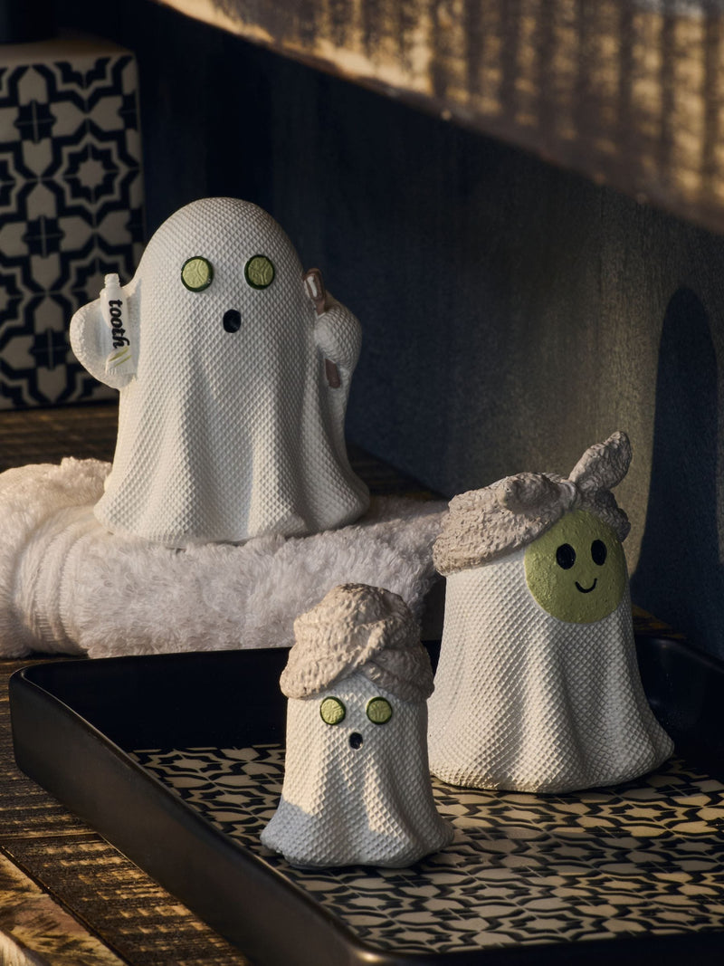 White ghost set of 3 resin bathroom ornaments (British brand)