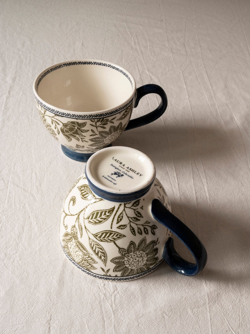 Set of 2 Large Sage Green Earthenware Mugs 43cl
