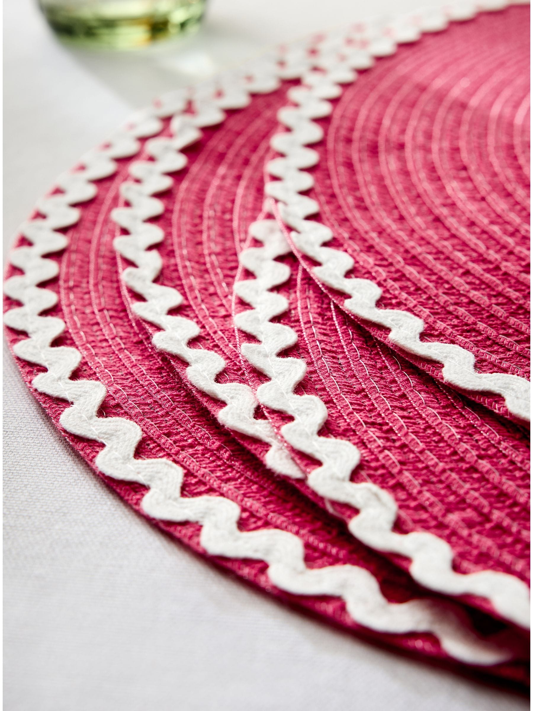 Red wiggle trim placemats set of 4 (British brand)