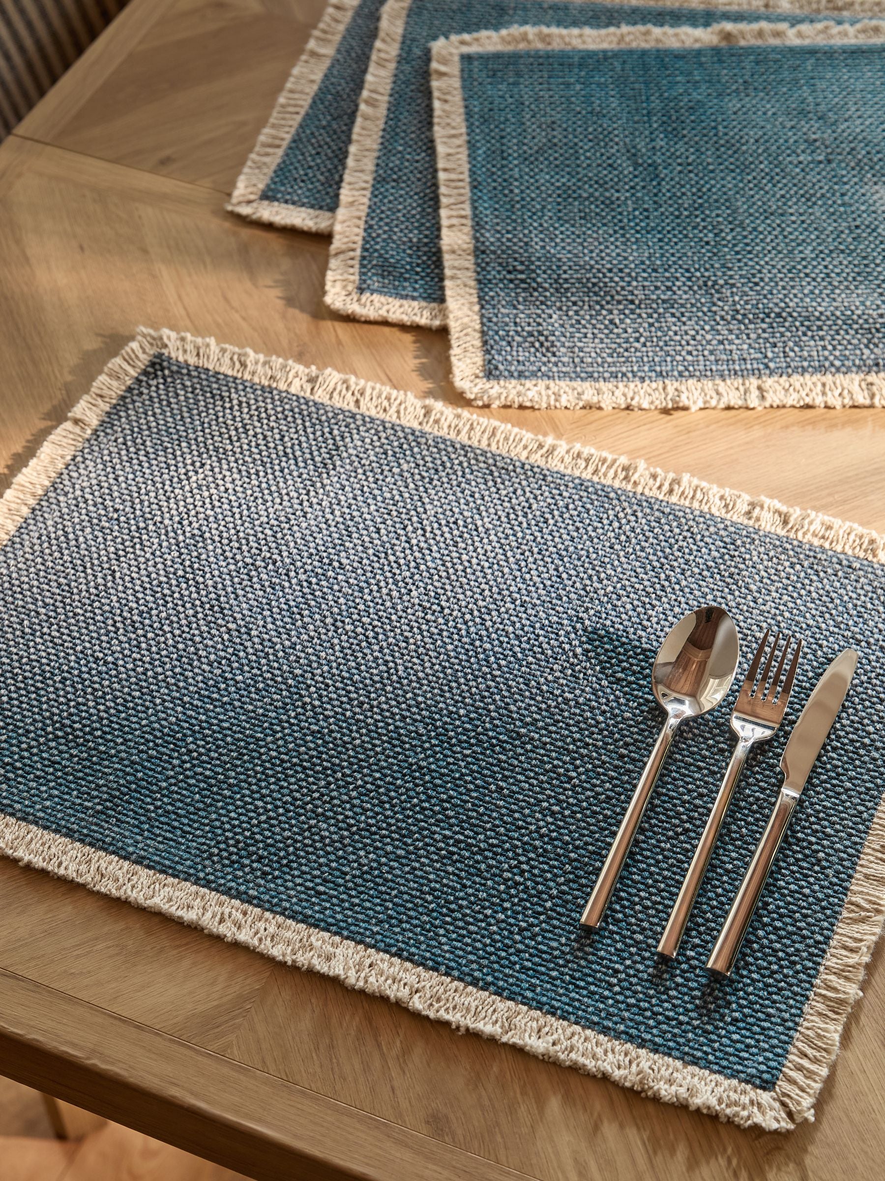 Blue fringe edge placemats set of 4 (British brand)